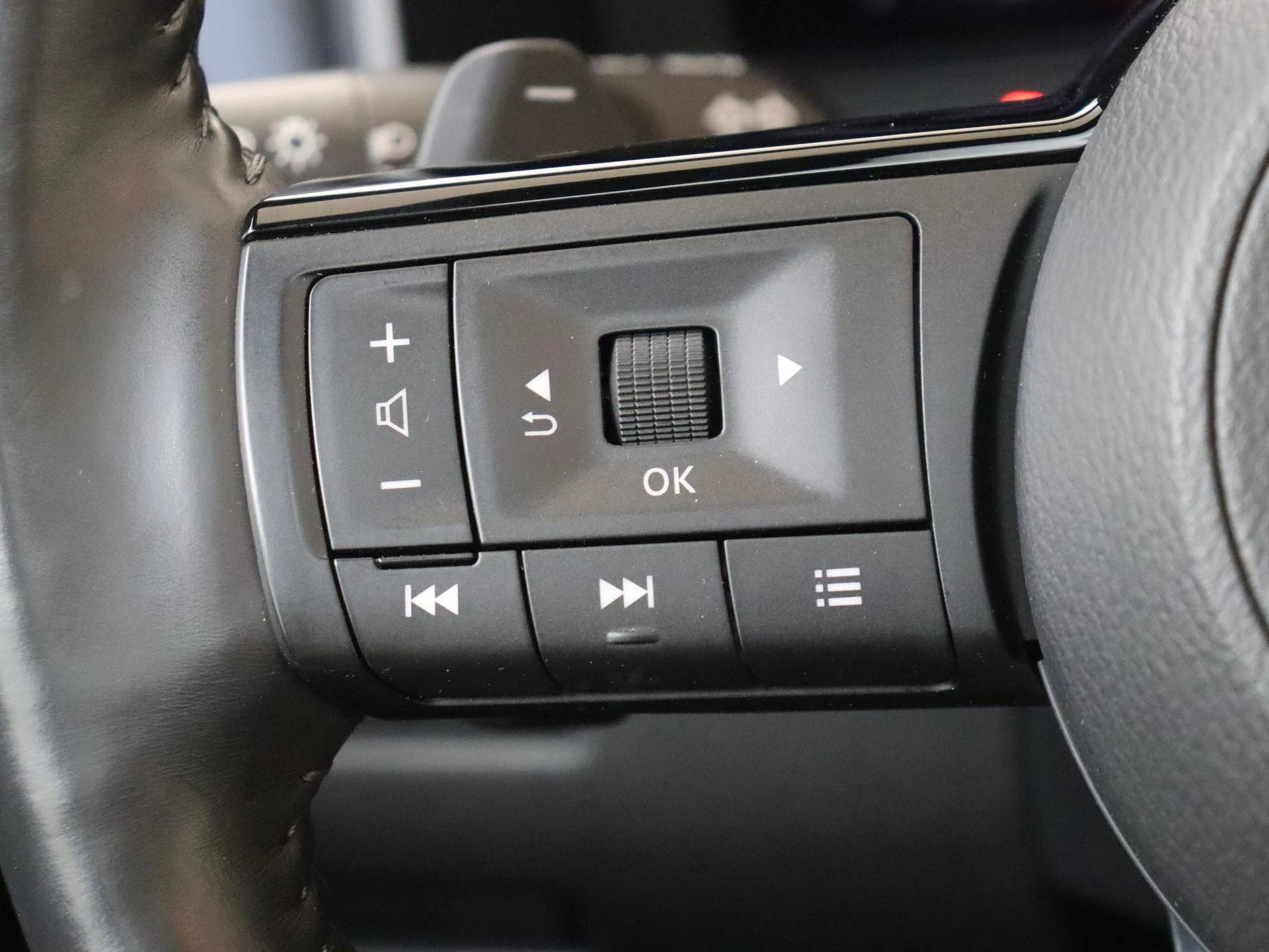 Nissan-QASHQAI-image-12