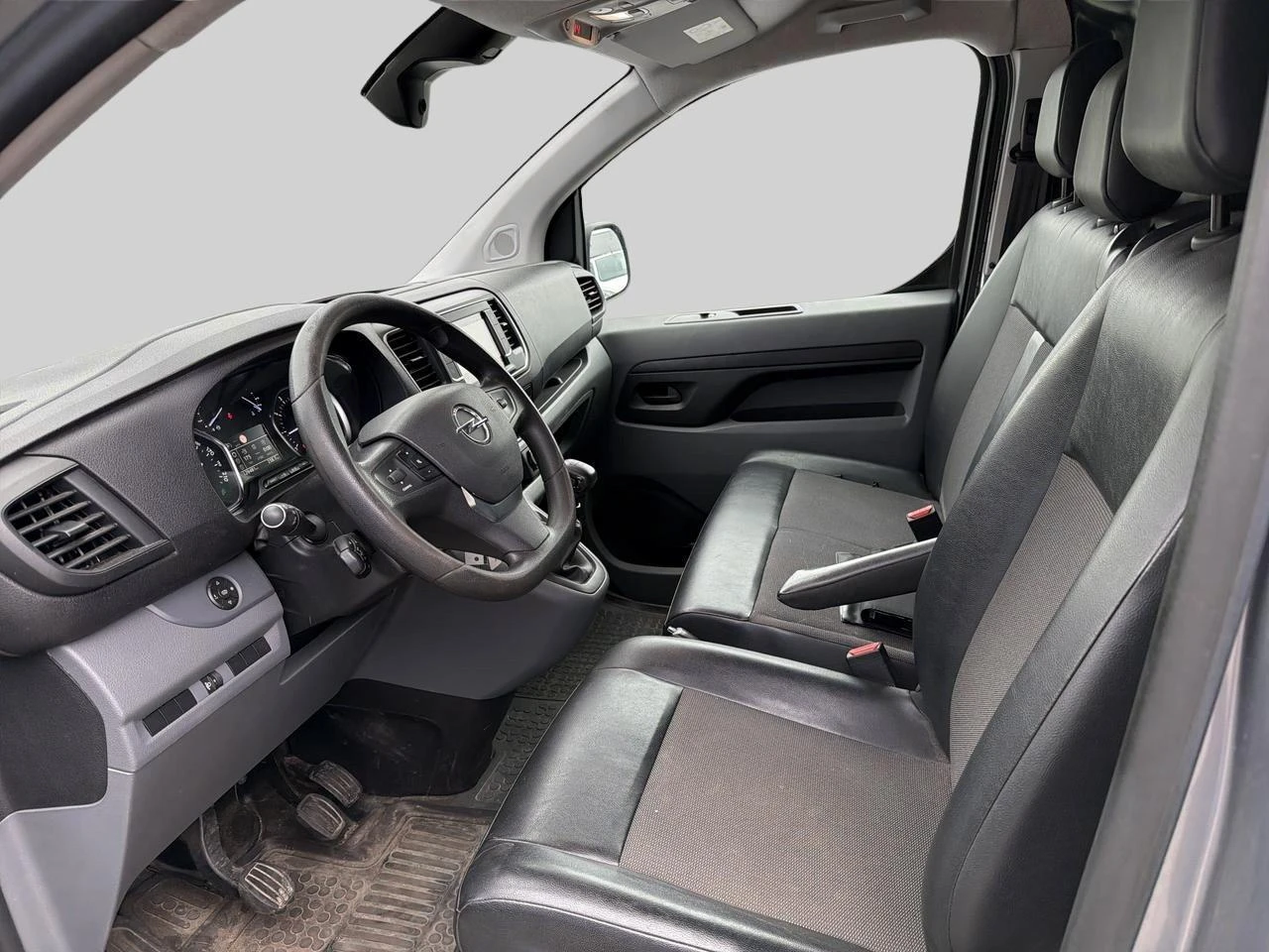 Opel-Vivaro-image-7