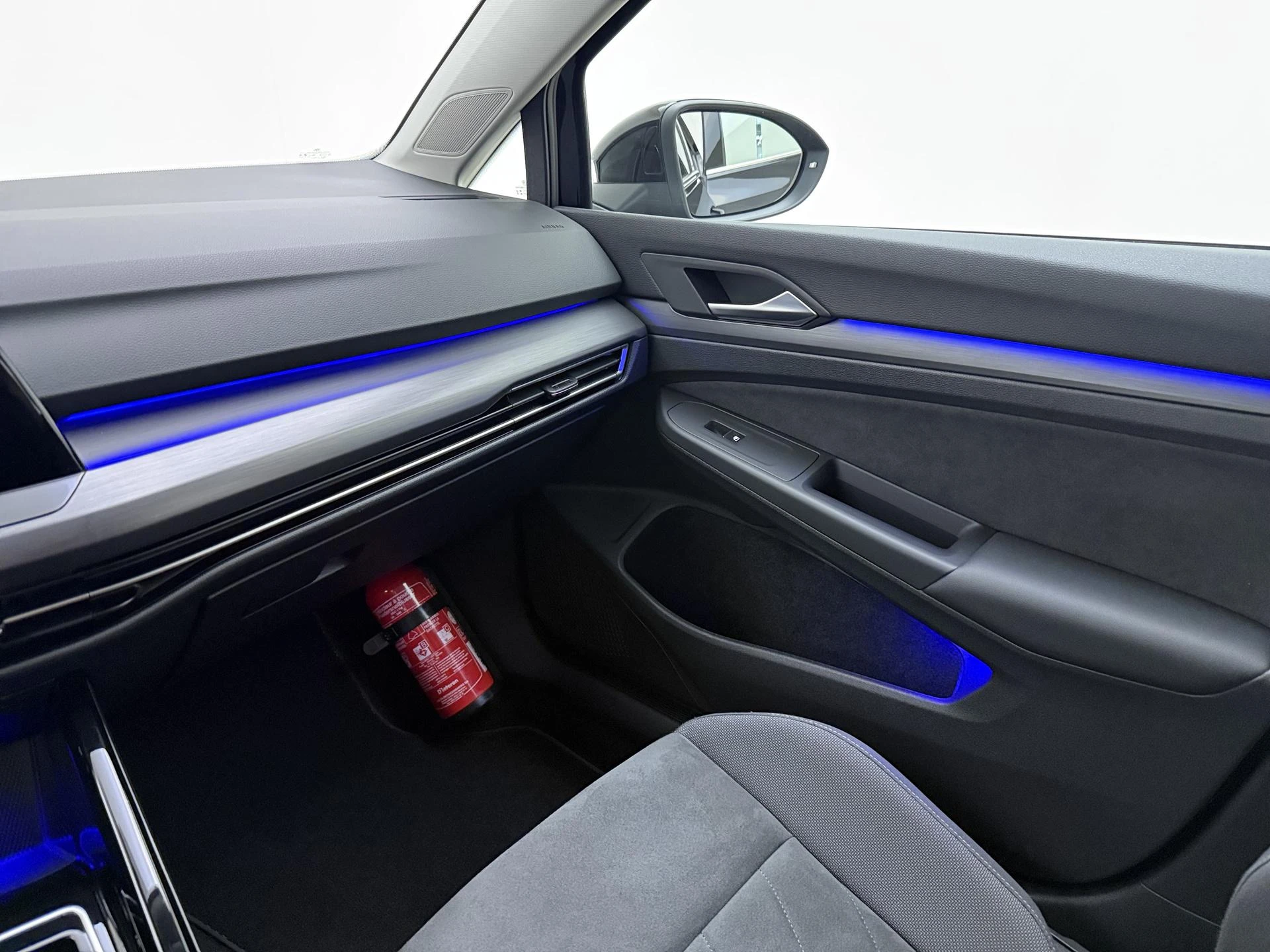 Volkswagen-Golf-image-17