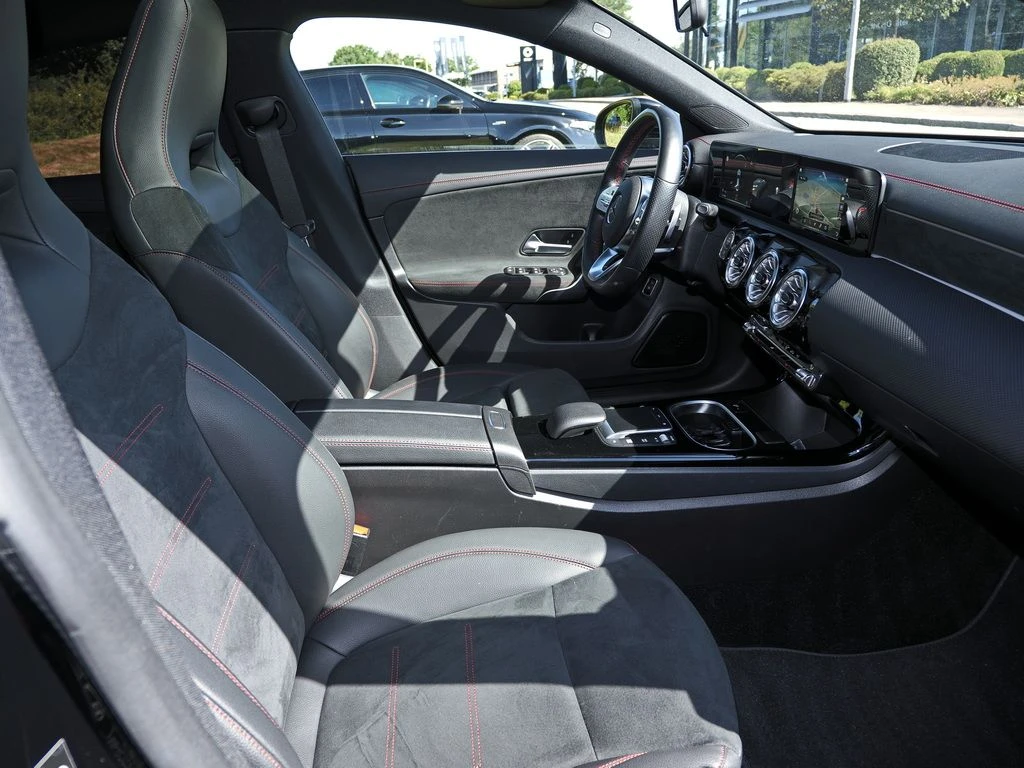 Mercedes-Benz-CLA 220 d-image-11