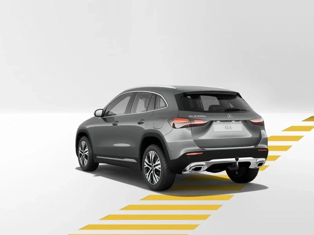 Mercedes-Benz-GLA 200 d-image-4