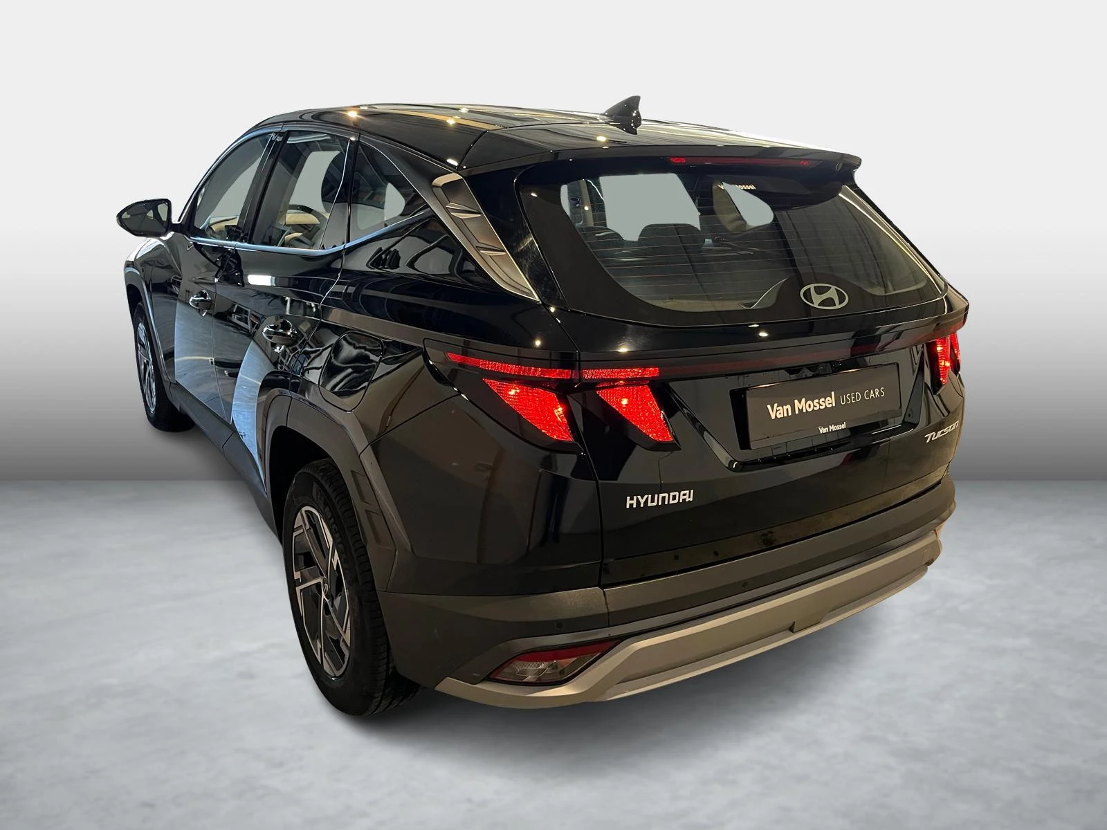 Hyundai-Tucson Hybrid-image-2