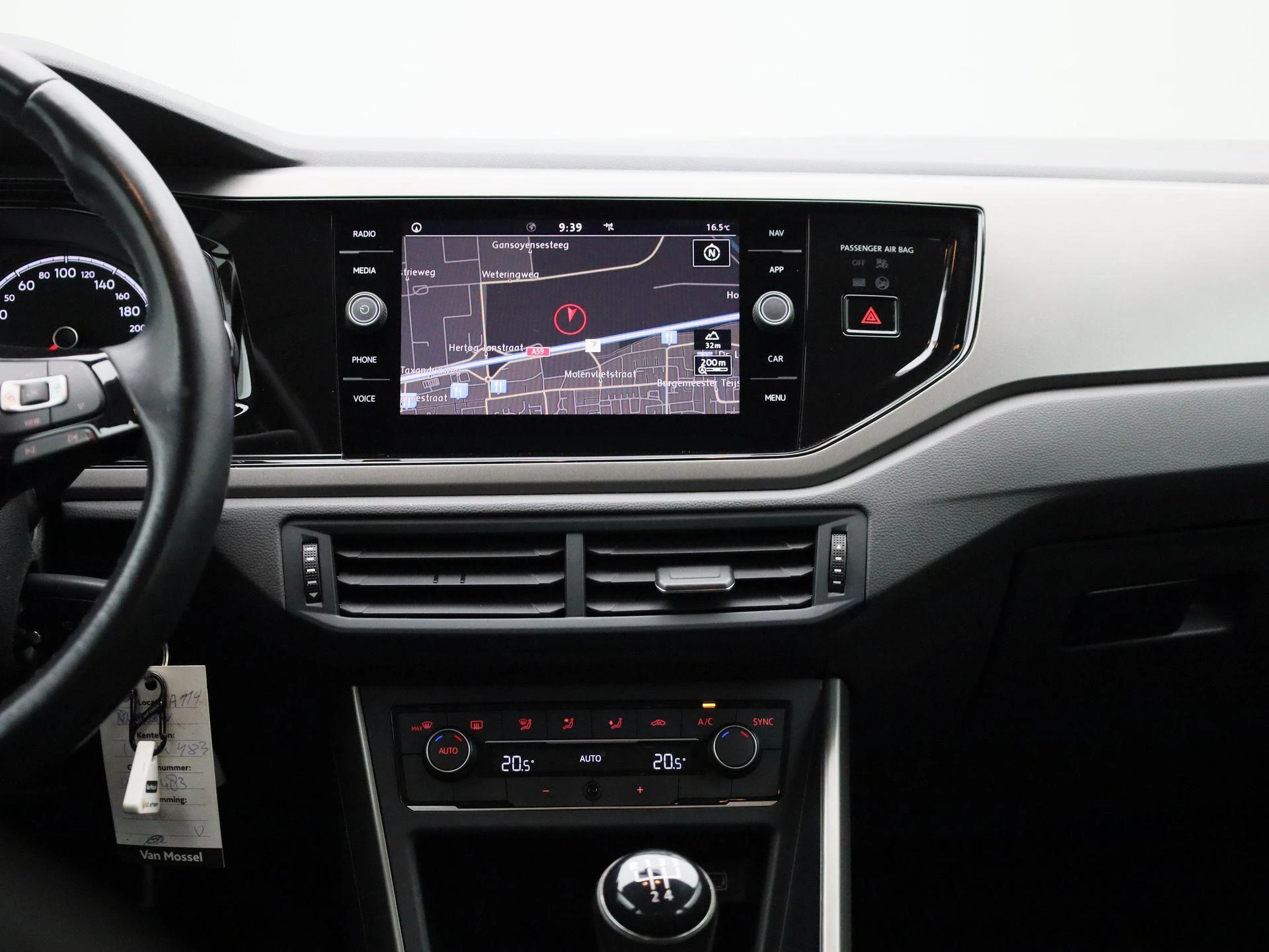 Volkswagen-Polo-image-8