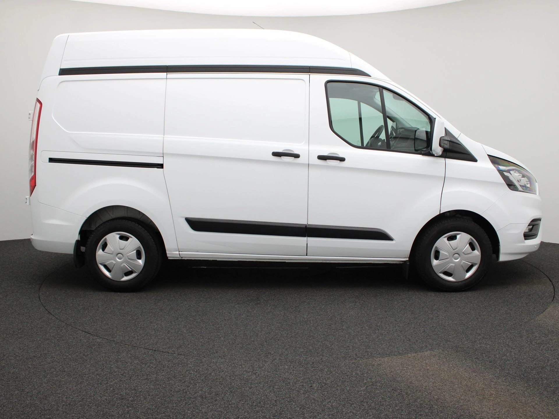 Ford-Transit Custom-image-5