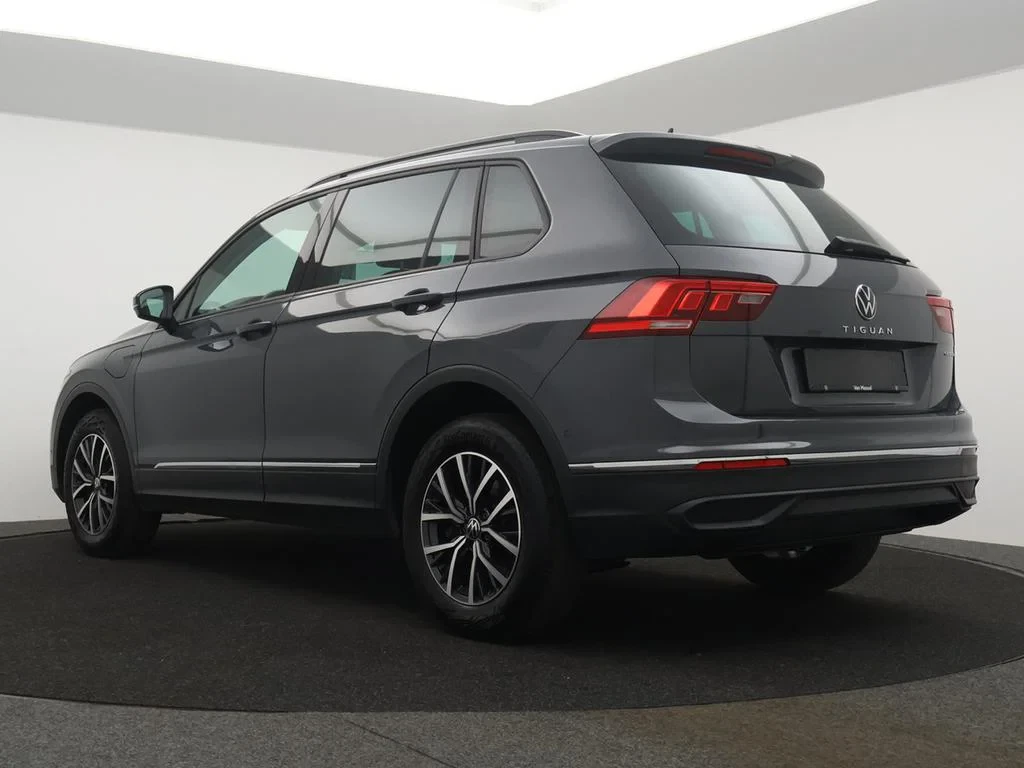 Volkswagen-Tiguan-image-7