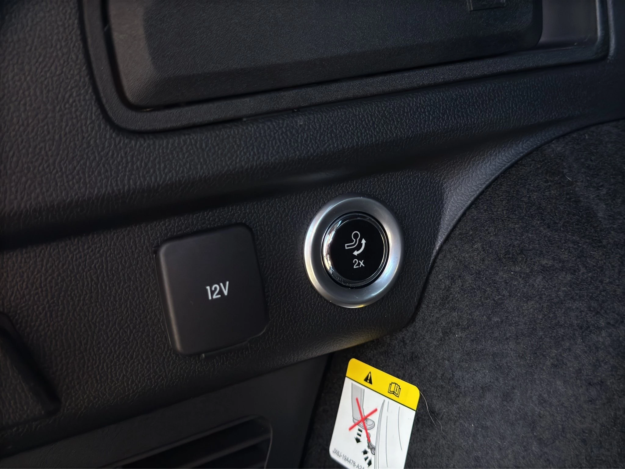 Ford Kuga ST-Line X Aut.*PANO*AHK*360GRAD*LED-MATRIX*NAVI*GRA*WINTER-PKT.