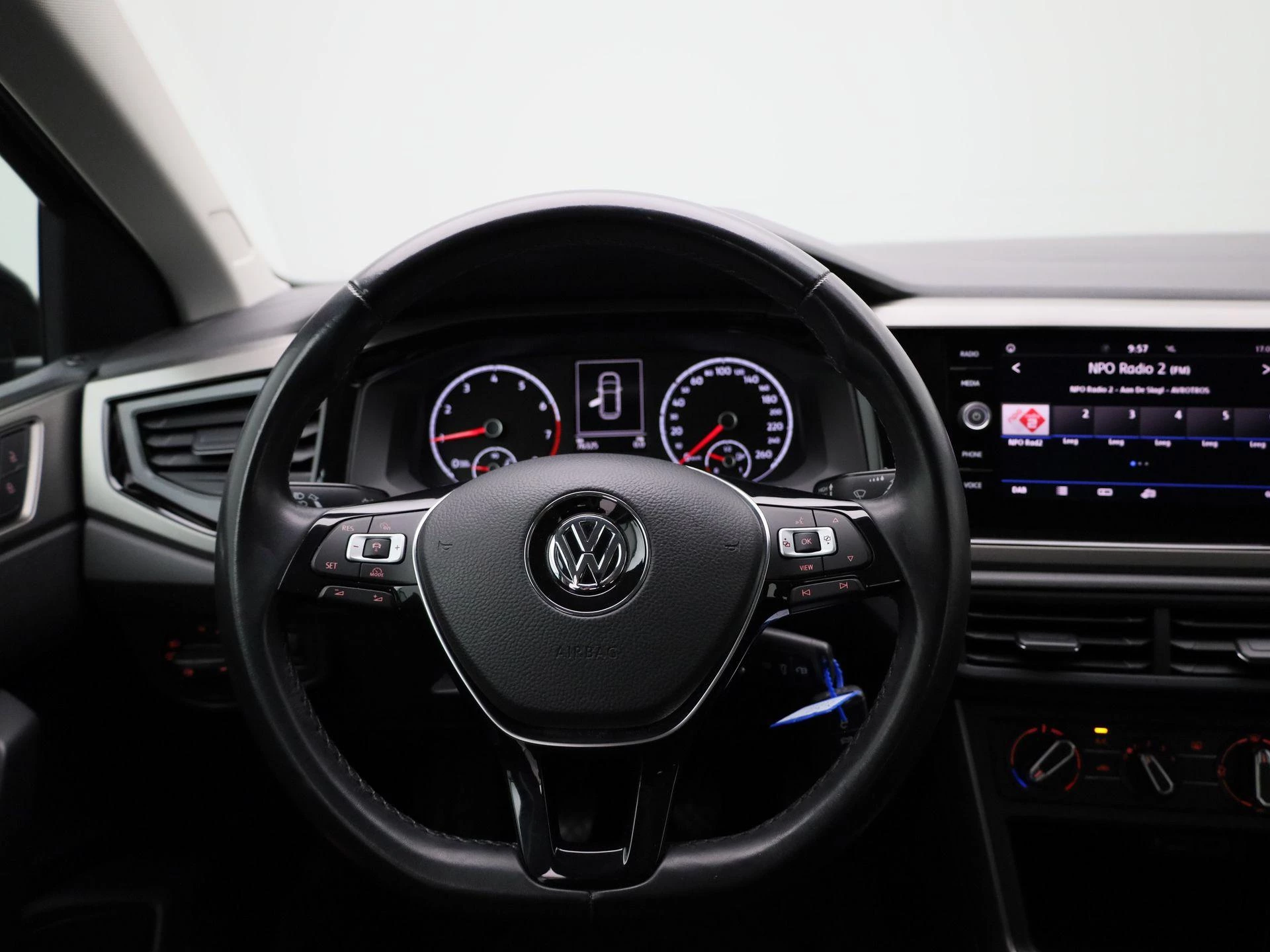 Volkswagen-Polo-image-6