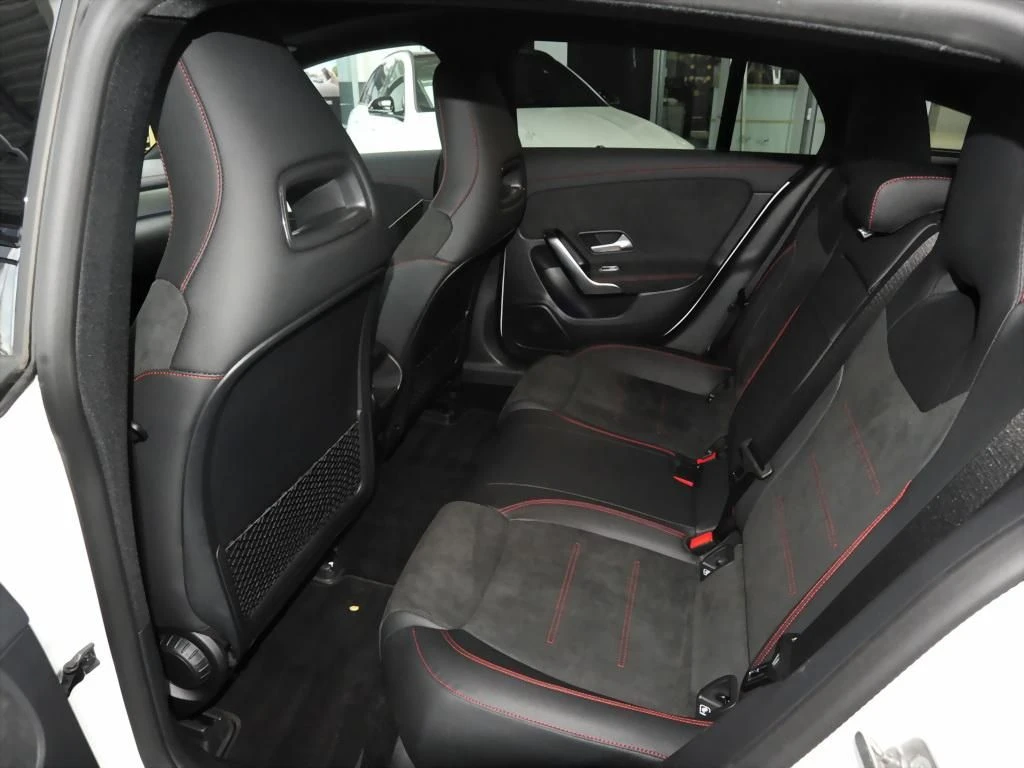 Mercedes-Benz-CLA 250 e-image-12