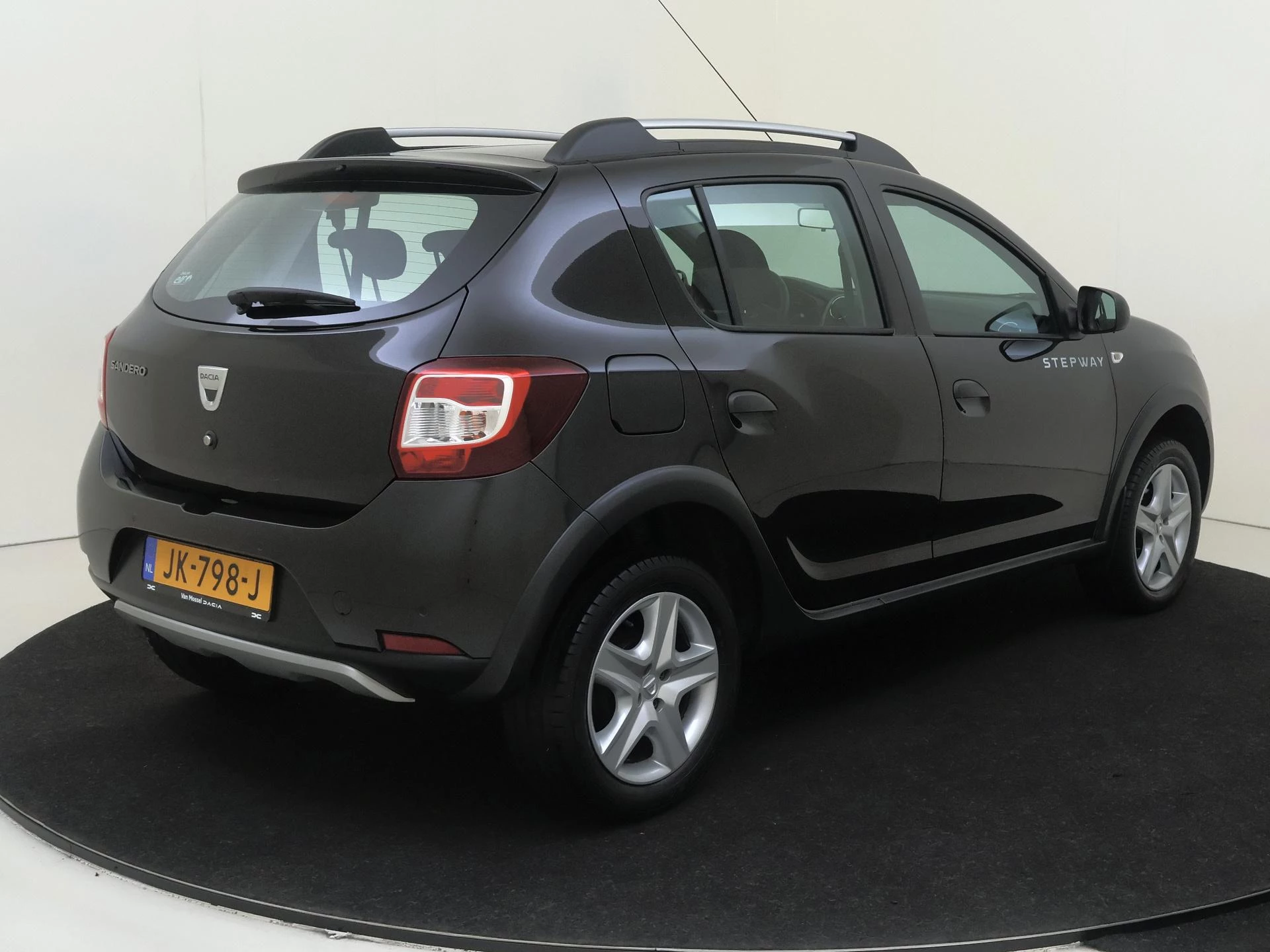Dacia-Sandero Stepway-image-3