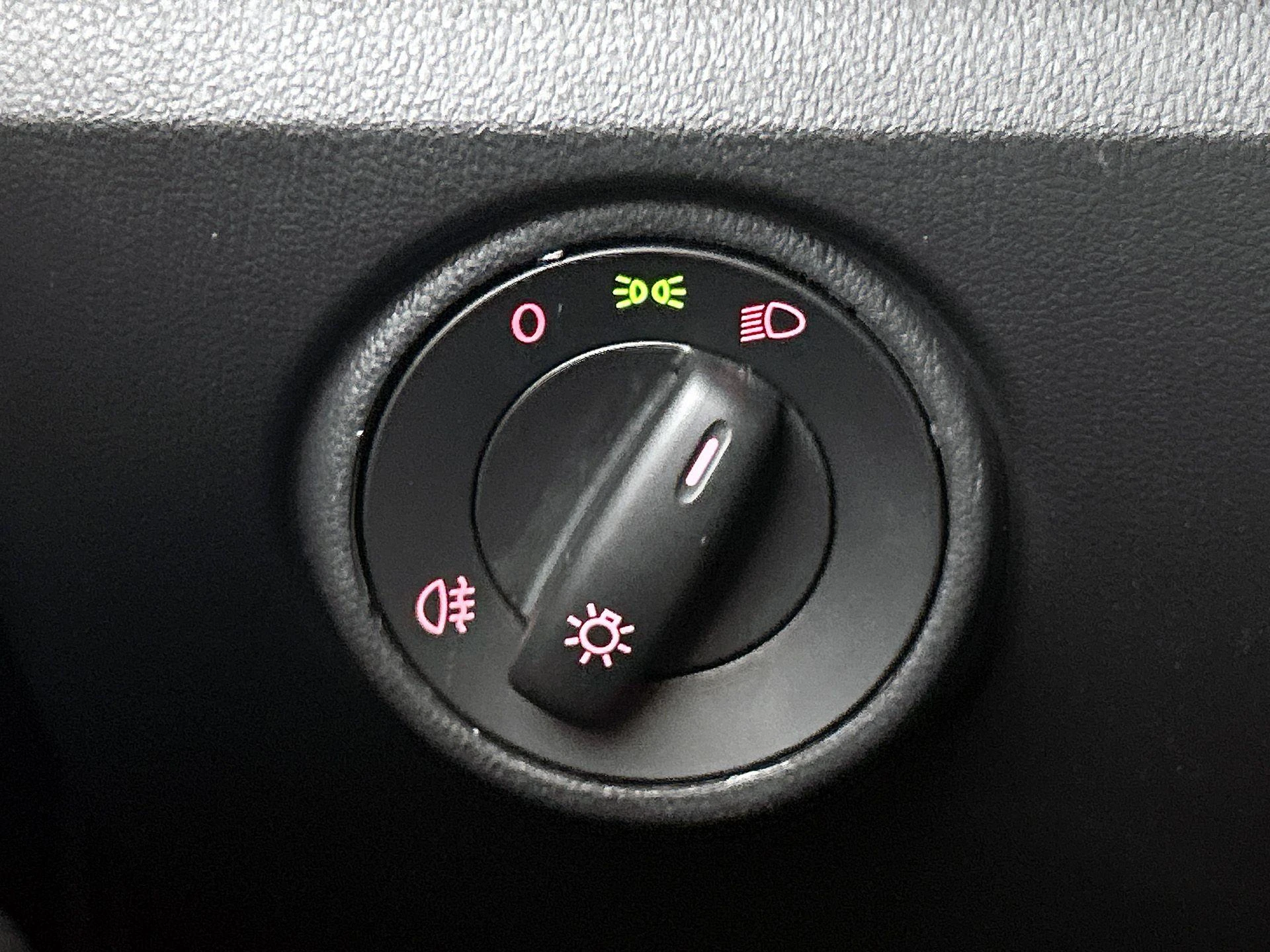 Volkswagen-up!-image-24
