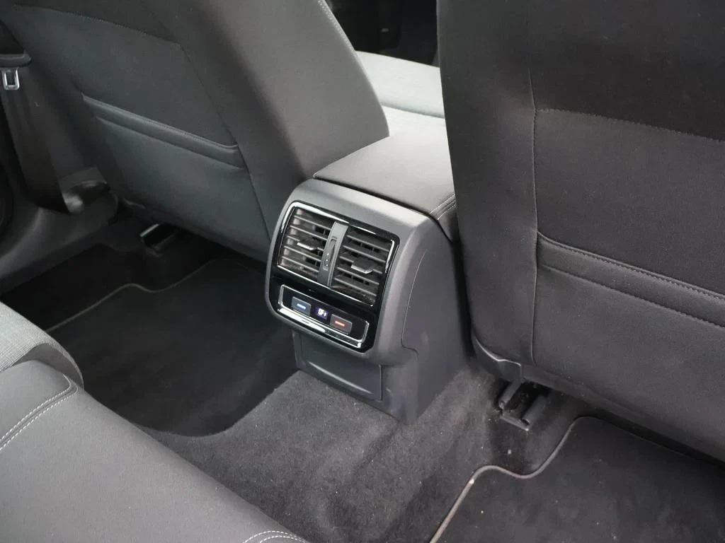 Volkswagen-Passat-image-13