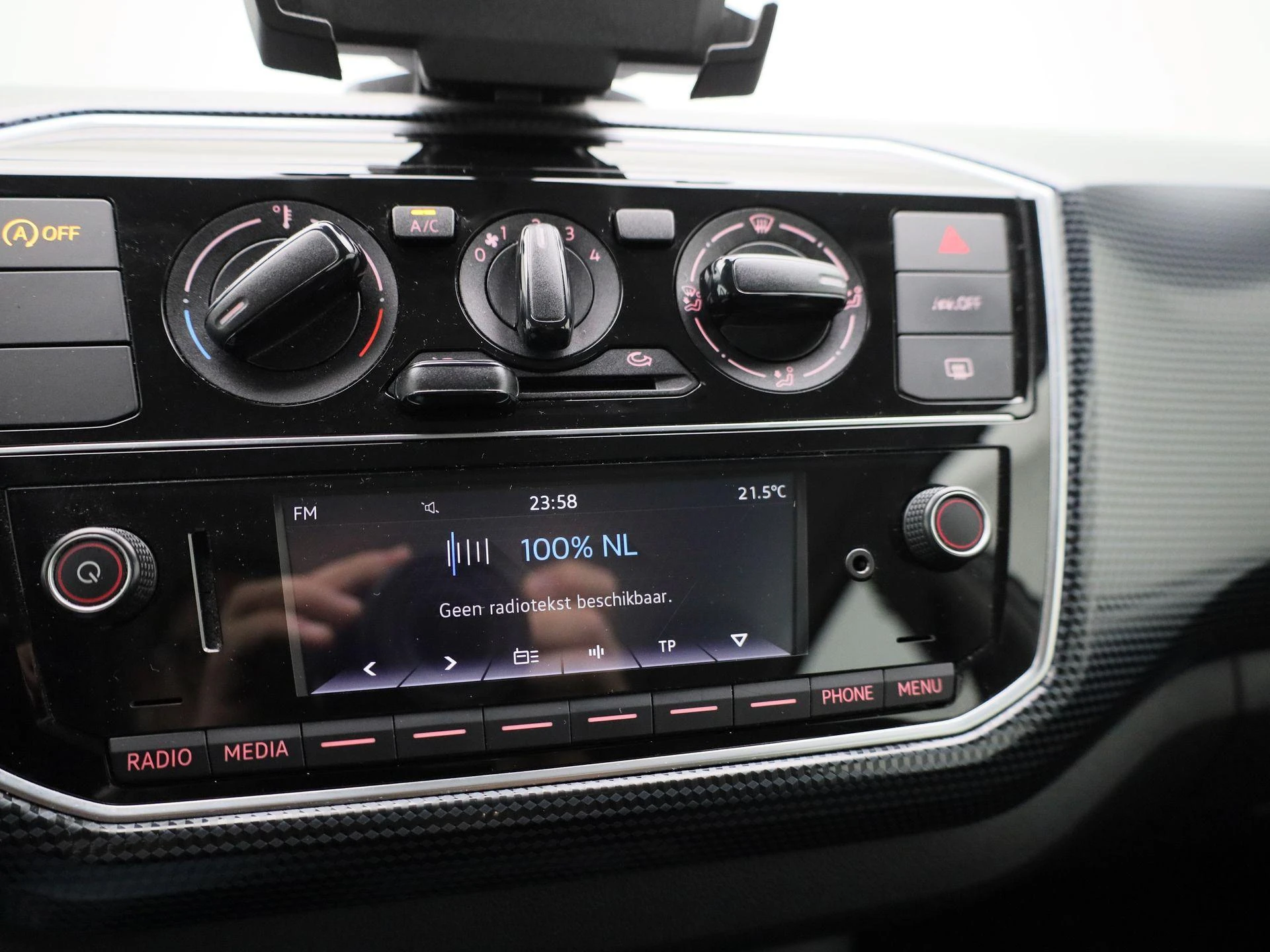 Volkswagen-up!-image-13