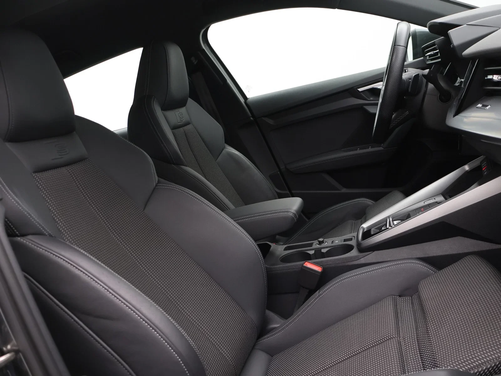 Audi A3 Sportback Business Edition 35TFSI 2XS line 150PK *AUTOMAAT*SPORTZETELS*CAMERA*PDC*NAVI*ACC*...*