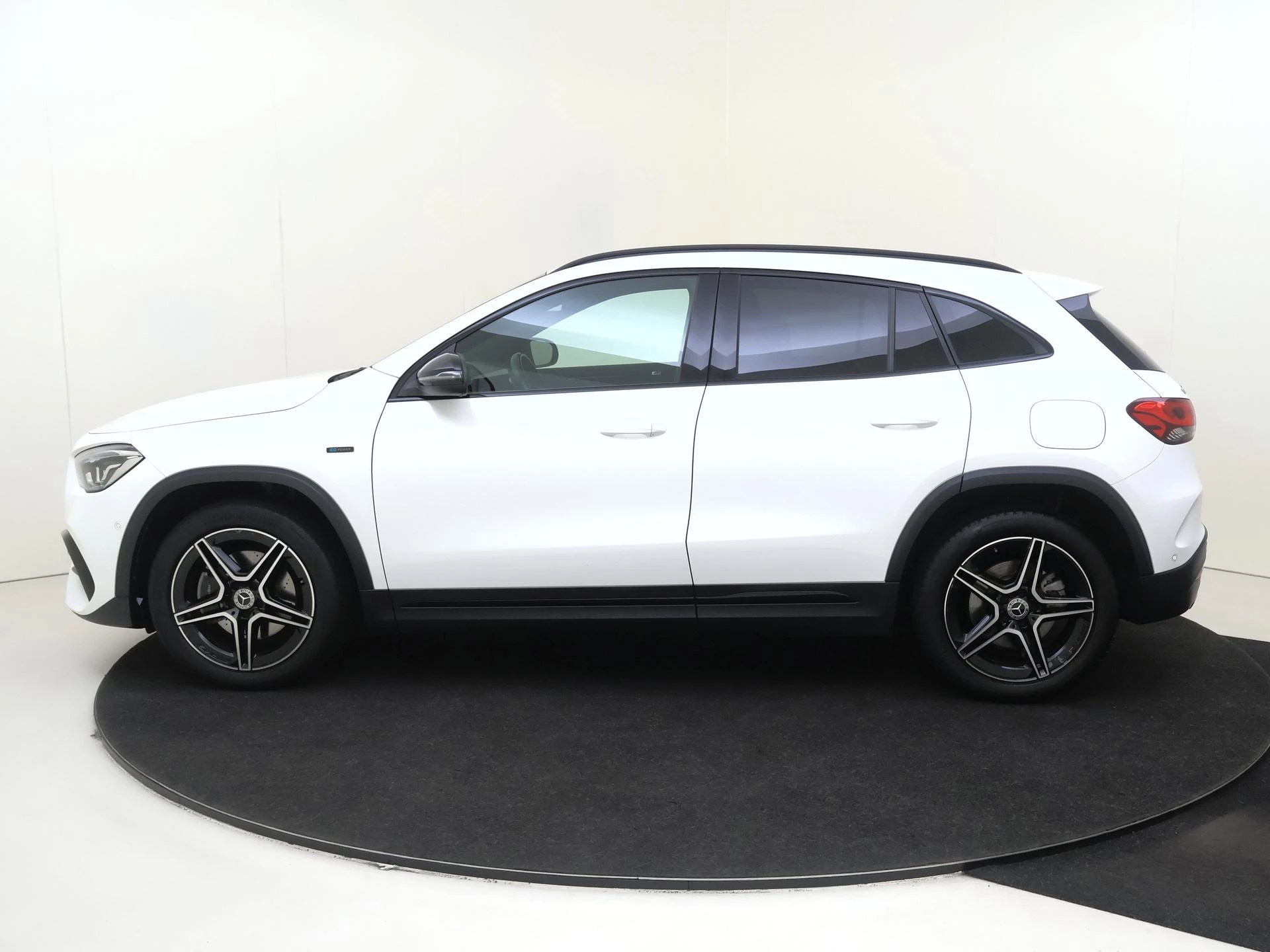 Mercedes-Benz-GLA-image-7