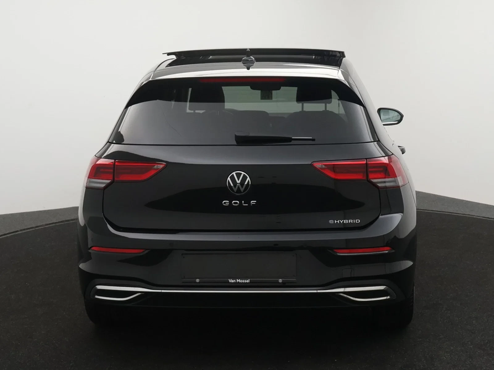 Volkswagen-Golf-image-4