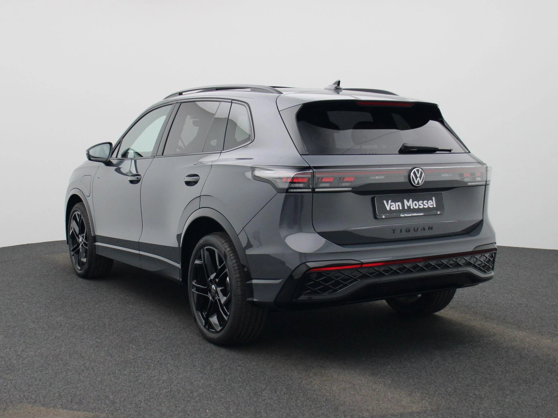 Volkswagen-Tiguan-image-1