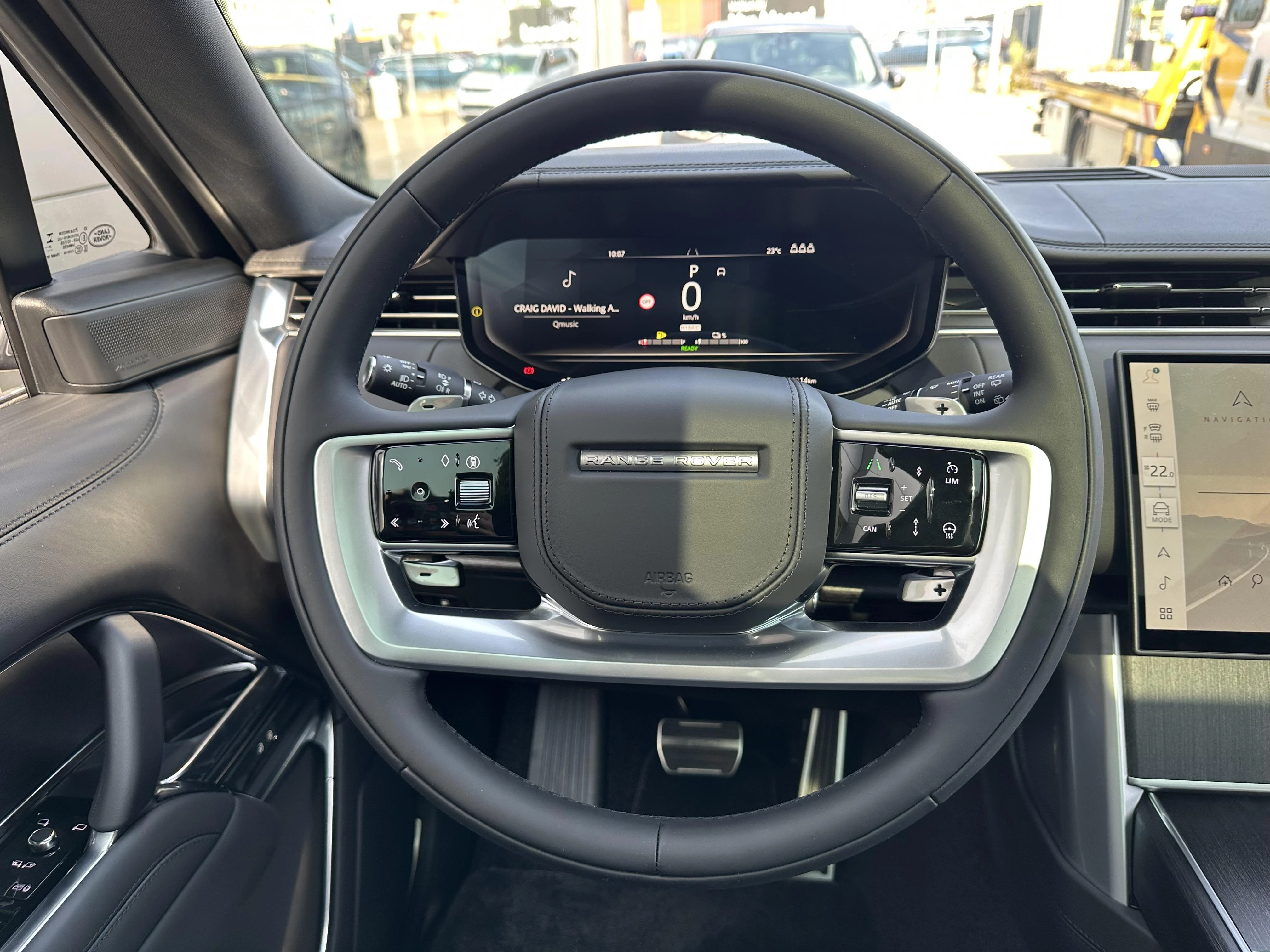 Land Rover-Range Rover-image-15