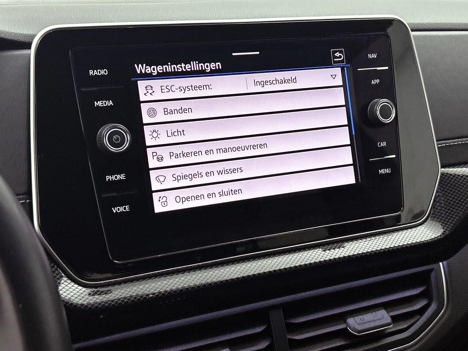 Volkswagen-T-Cross-image-11