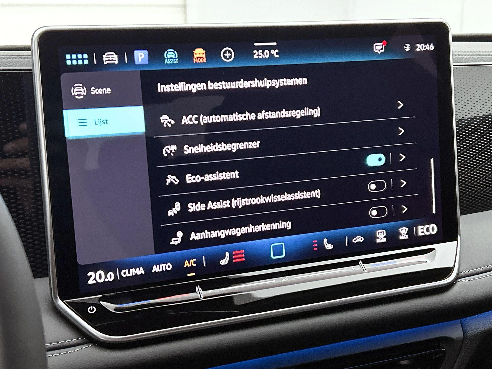 Volkswagen-Tiguan-image-15