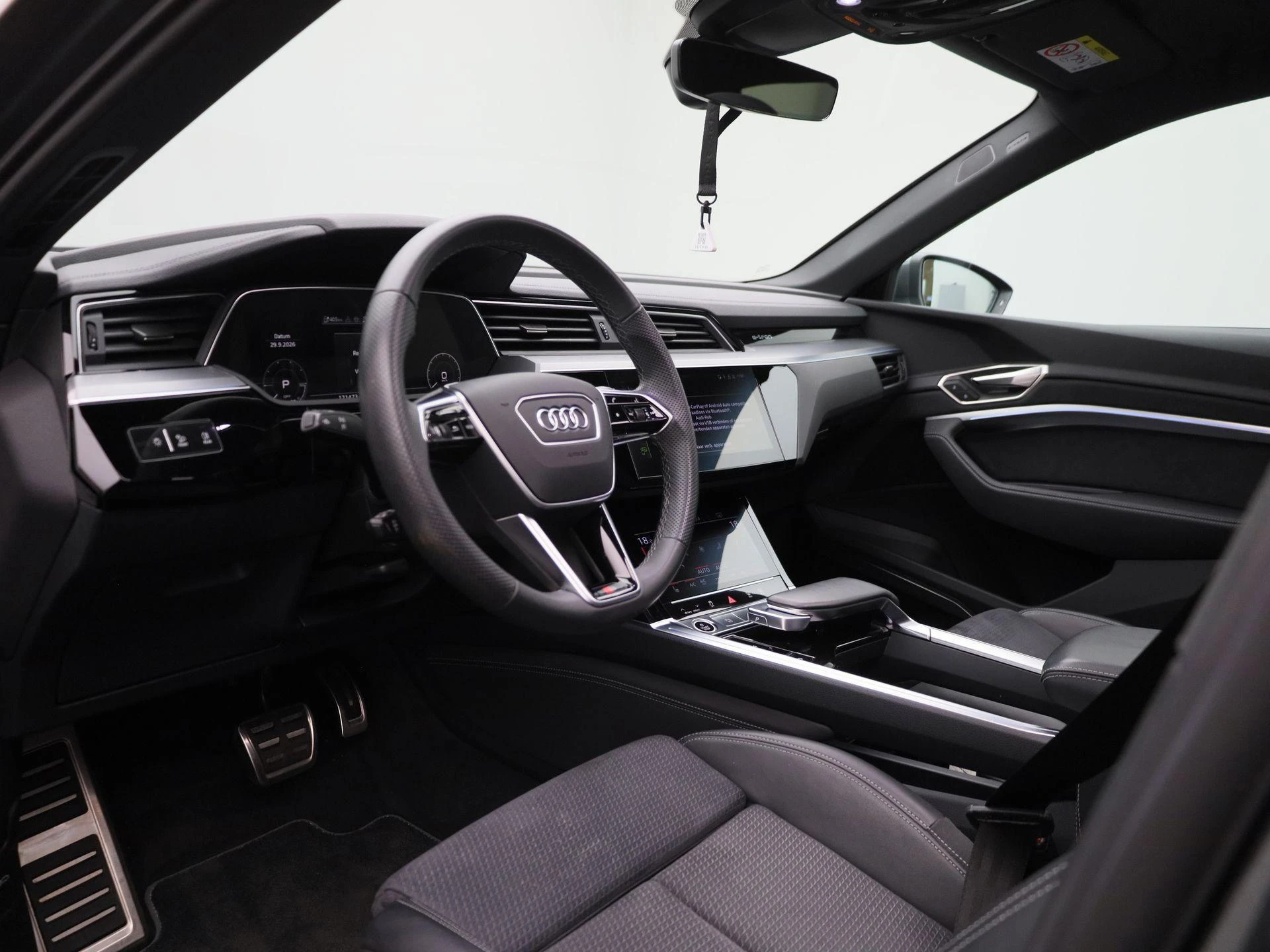 Audi-Q8 e-tron-image-30
