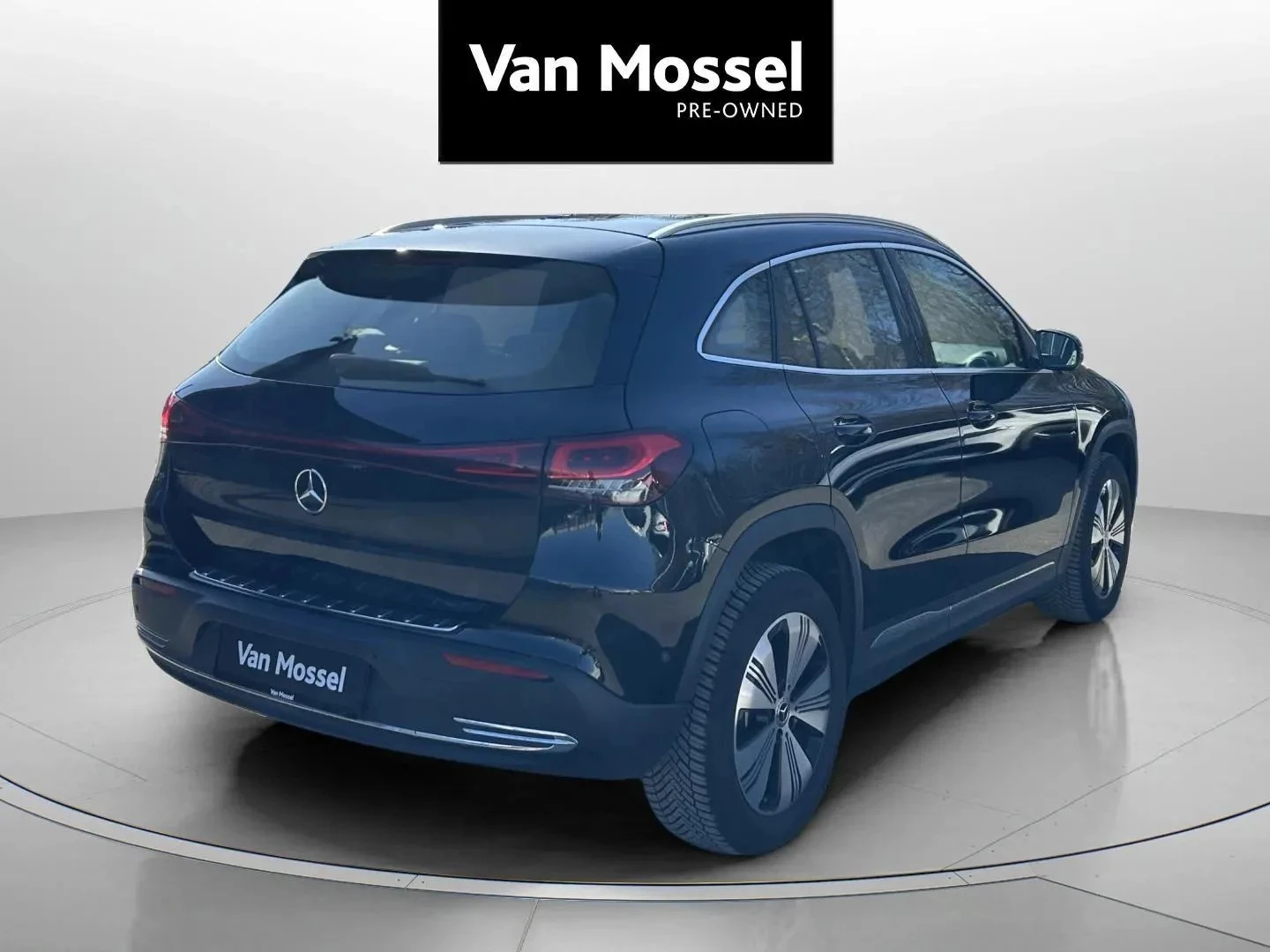 Mercedes-Benz-EQA-image-4