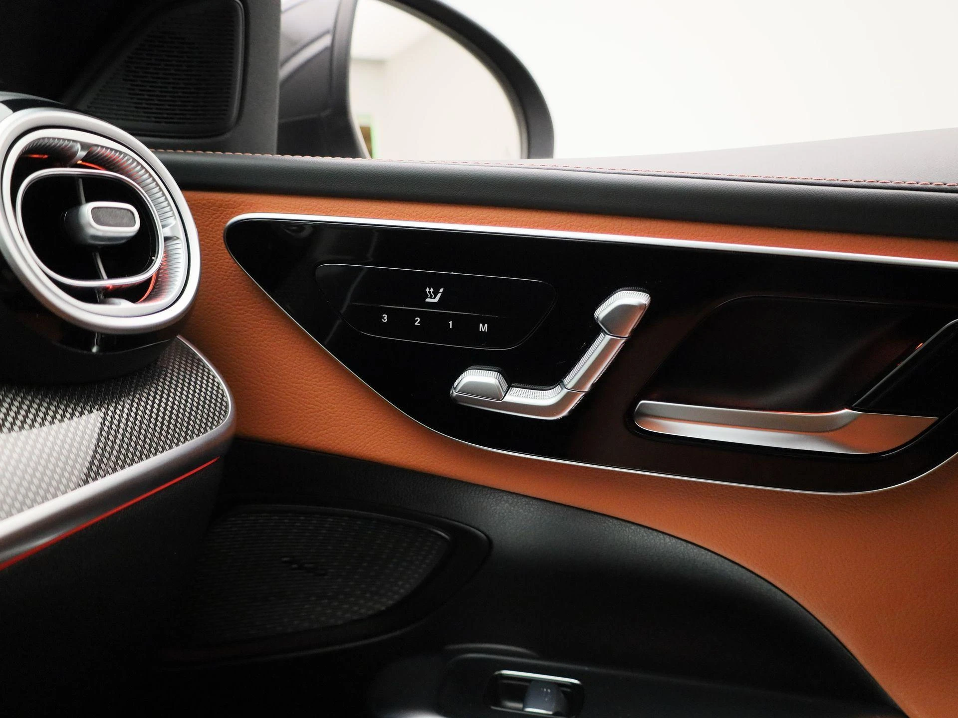 Mercedes-Benz-C-Klasse-image-33