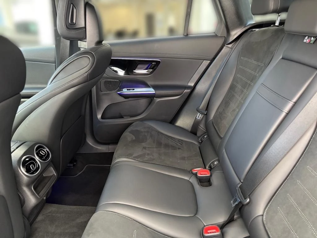 Mercedes-Benz-GLC 300 d-image-8
