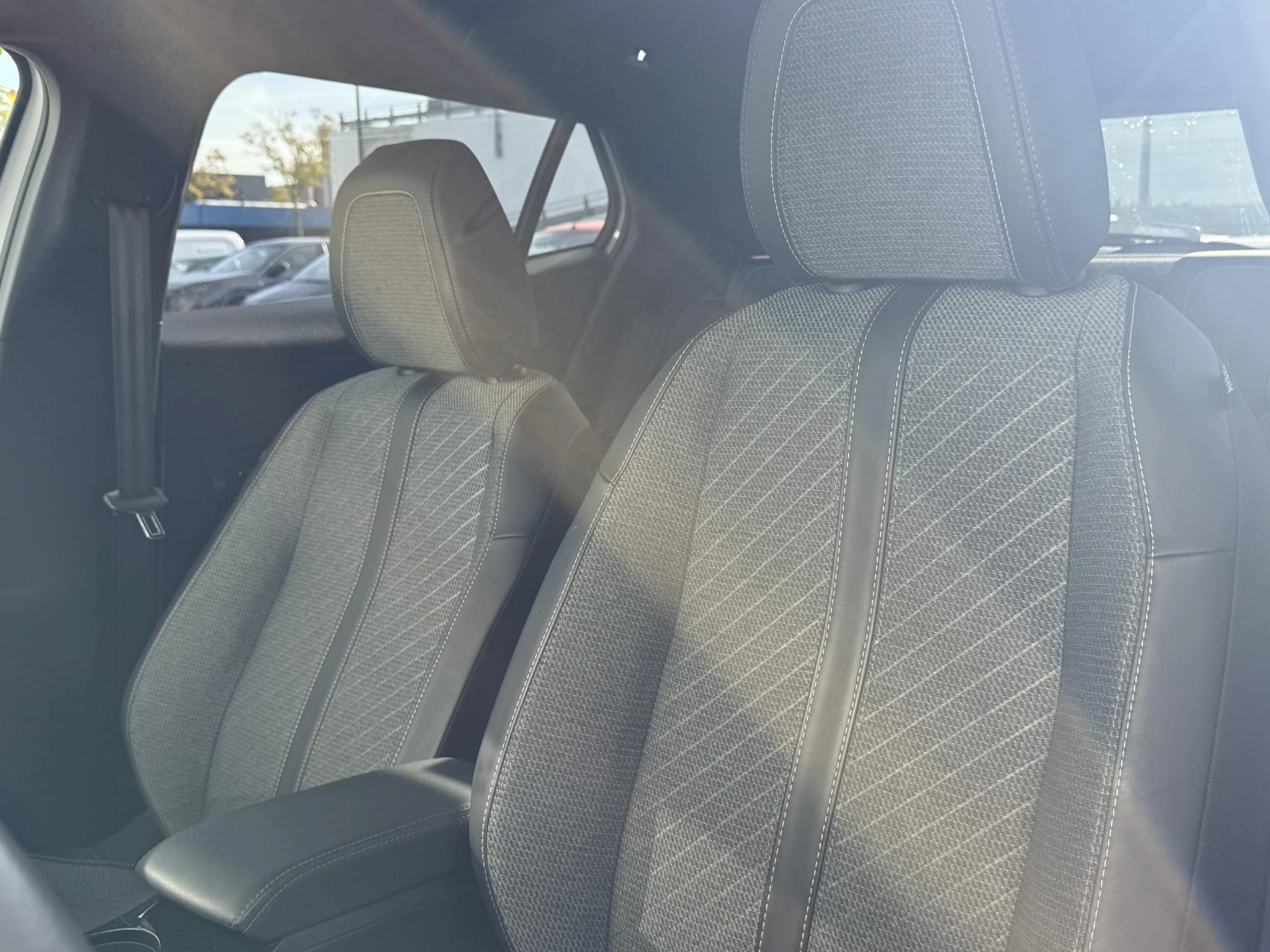 Peugeot-2008-image-12