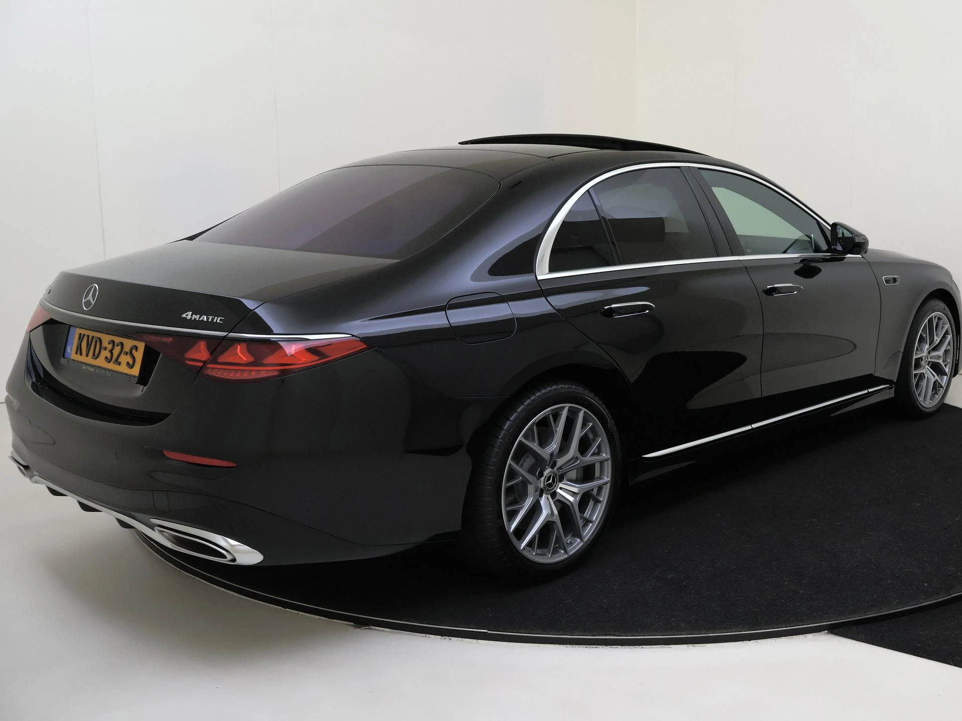 Mercedes-Benz-S-Klasse-image-3