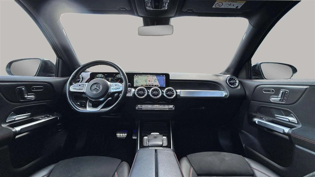 Mercedes-Benz-GLB-image-12