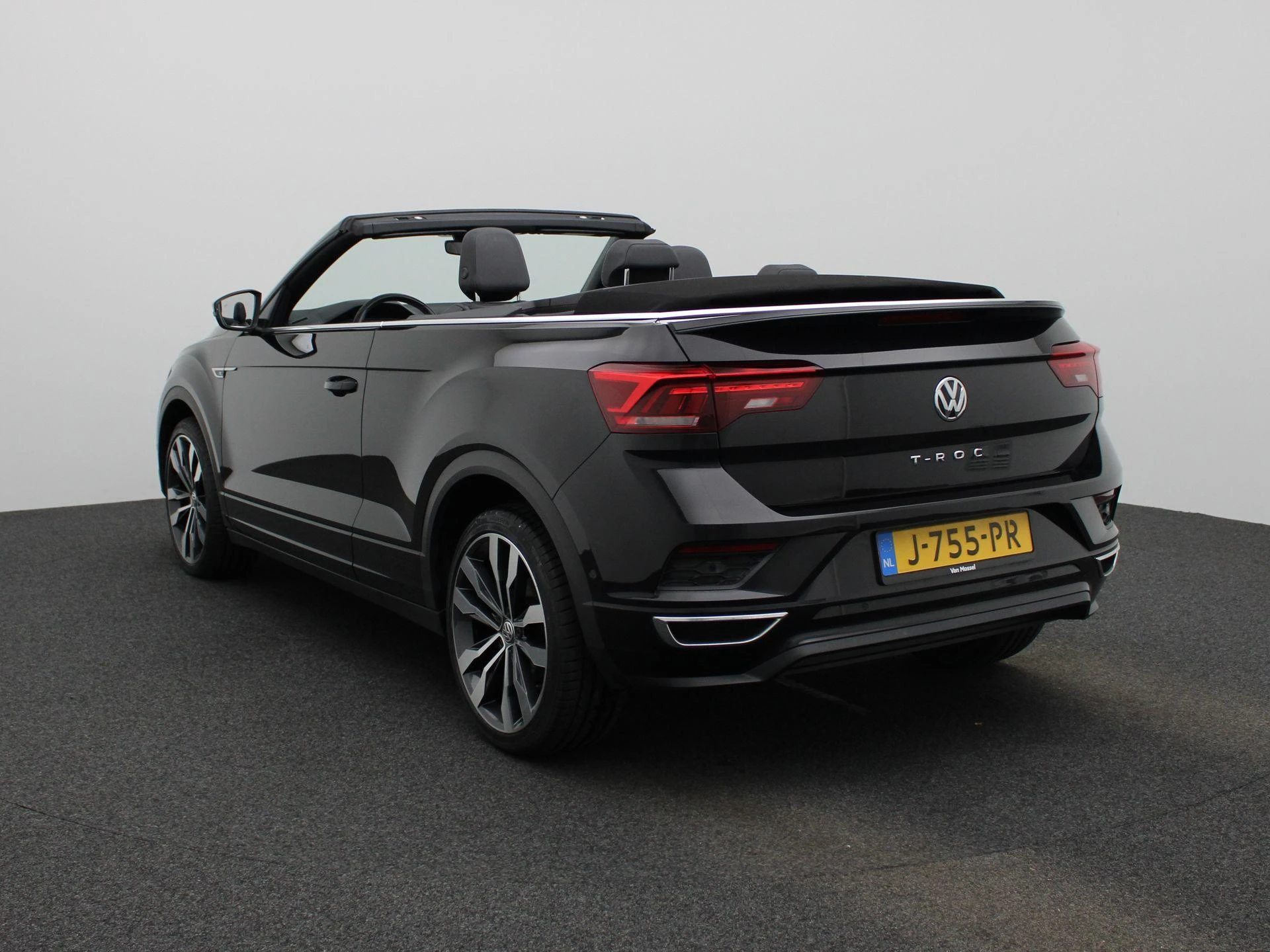 Volkswagen-T-Roc-image-1
