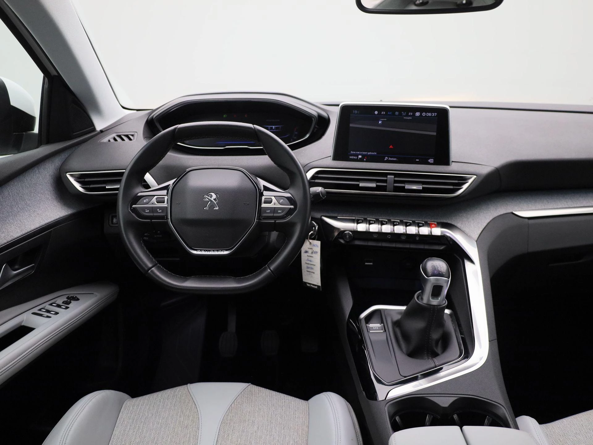 Peugeot-5008-image-25