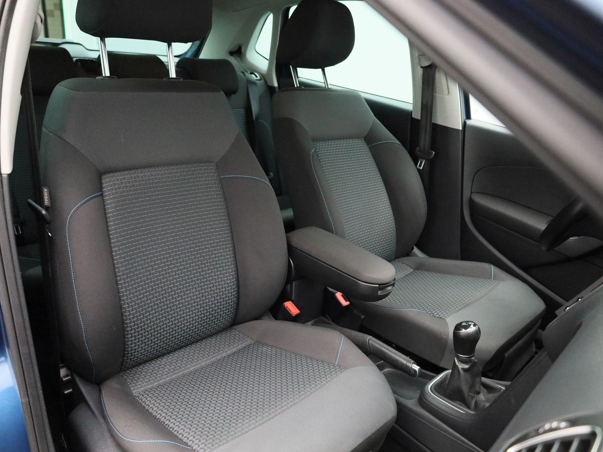 Volkswagen-Polo-image-29
