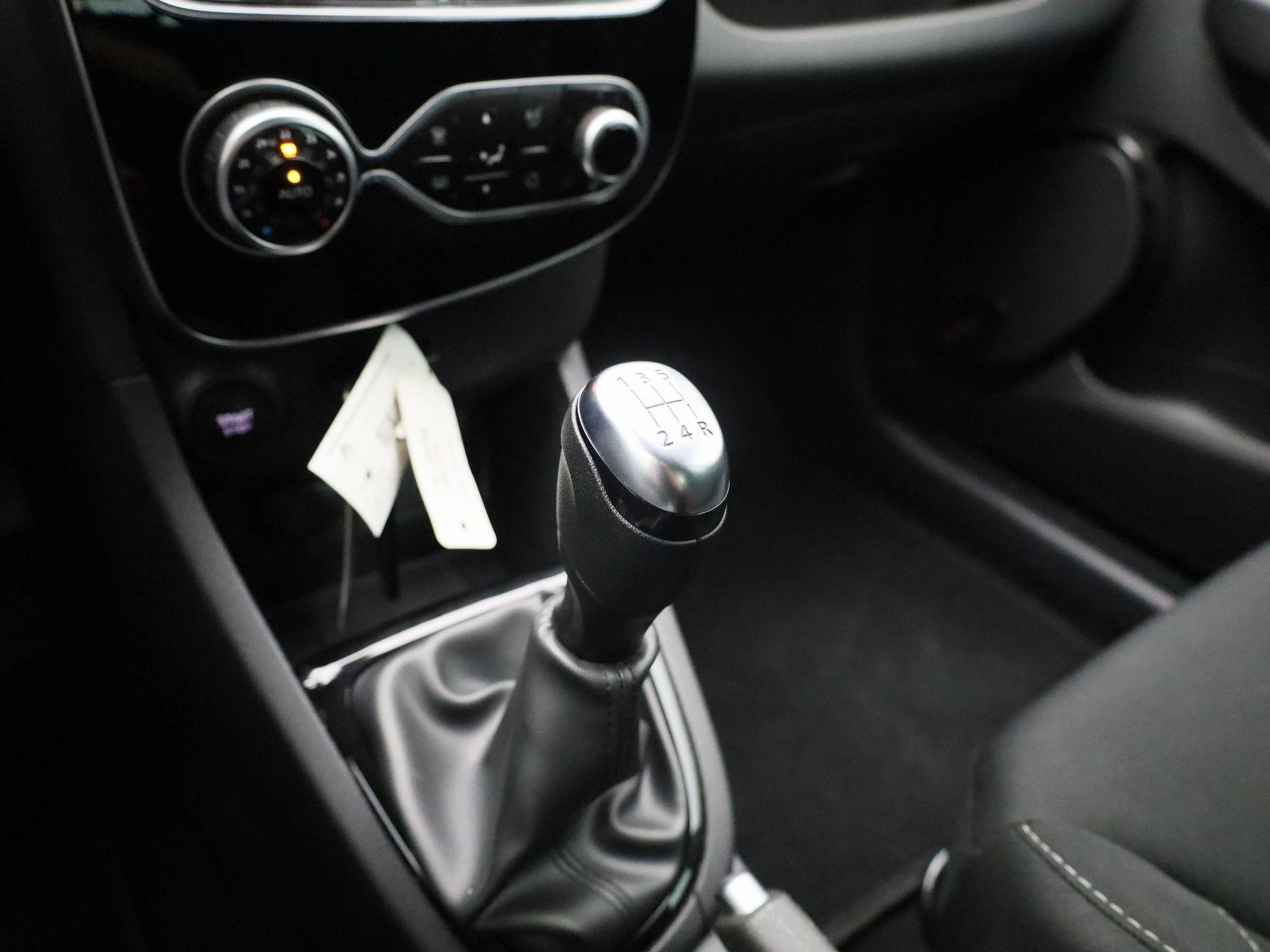 Renault-Clio-image-15