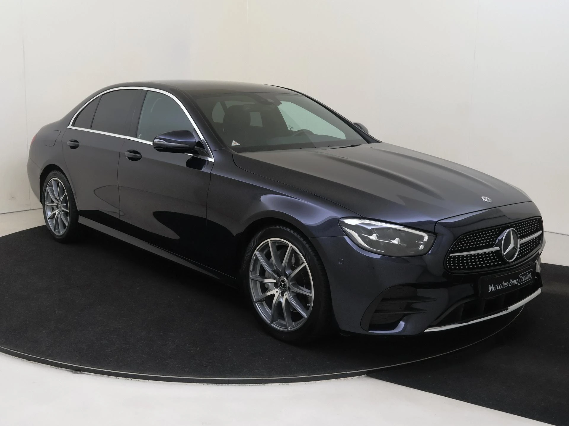 Mercedes-Benz-E-Klasse-image-1