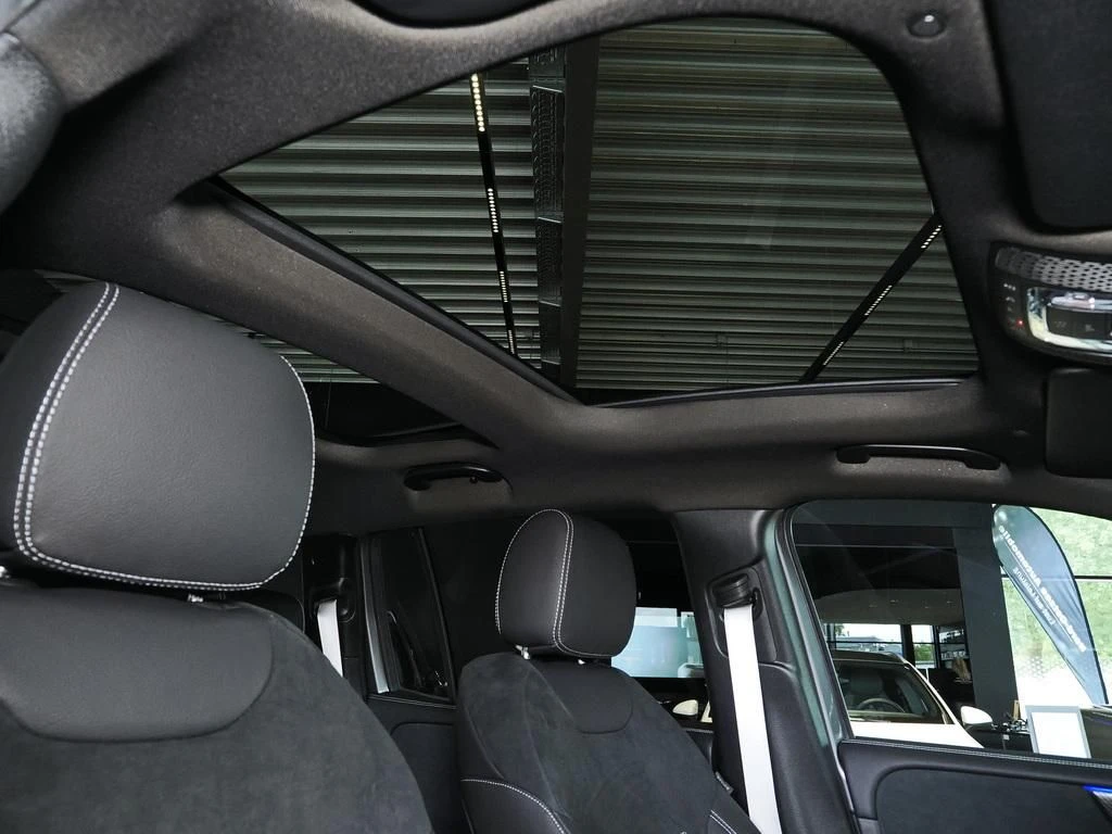 Mercedes-Benz-GLB 200-image-14