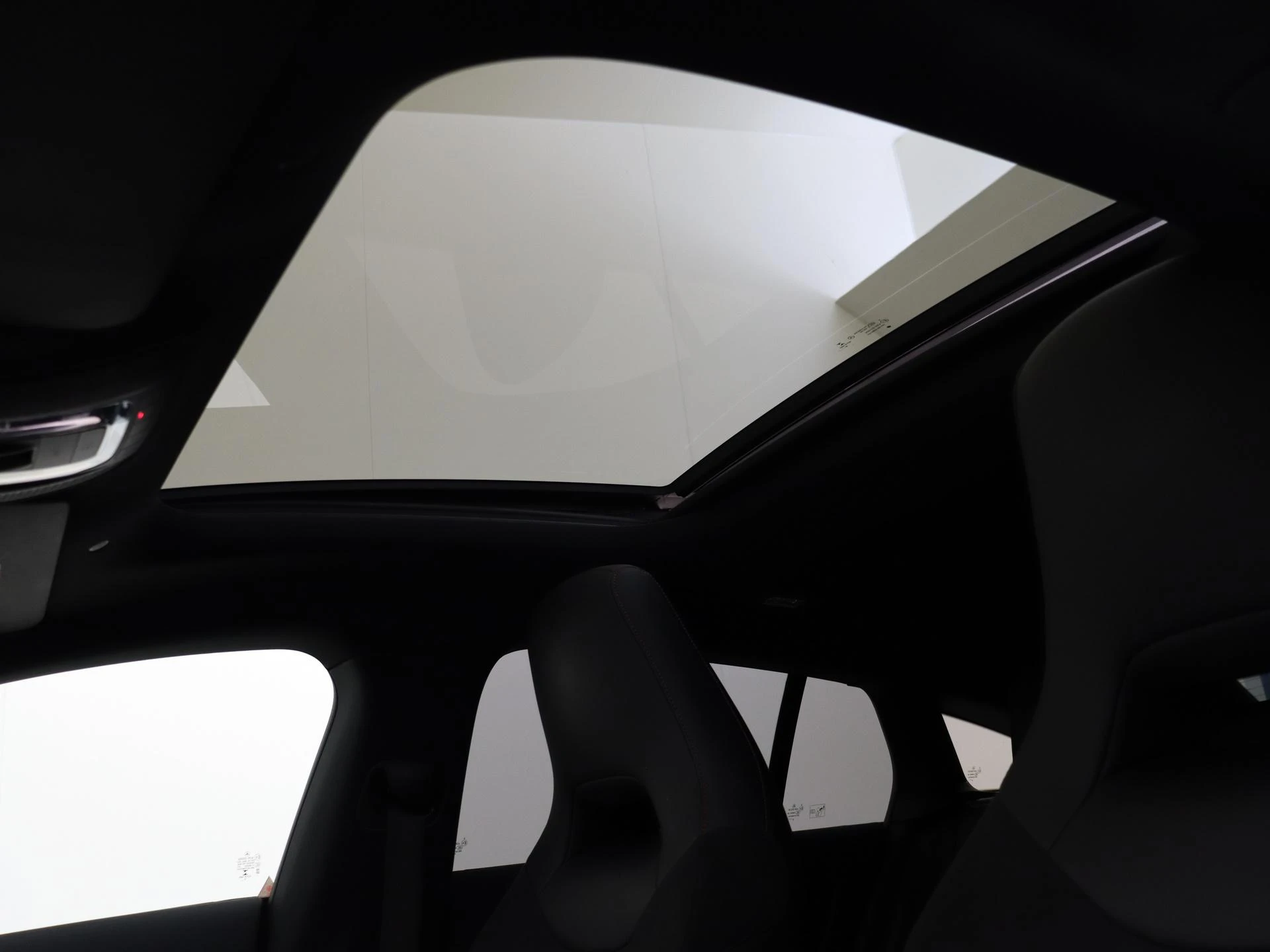 Mercedes-Benz-CLA-image-27