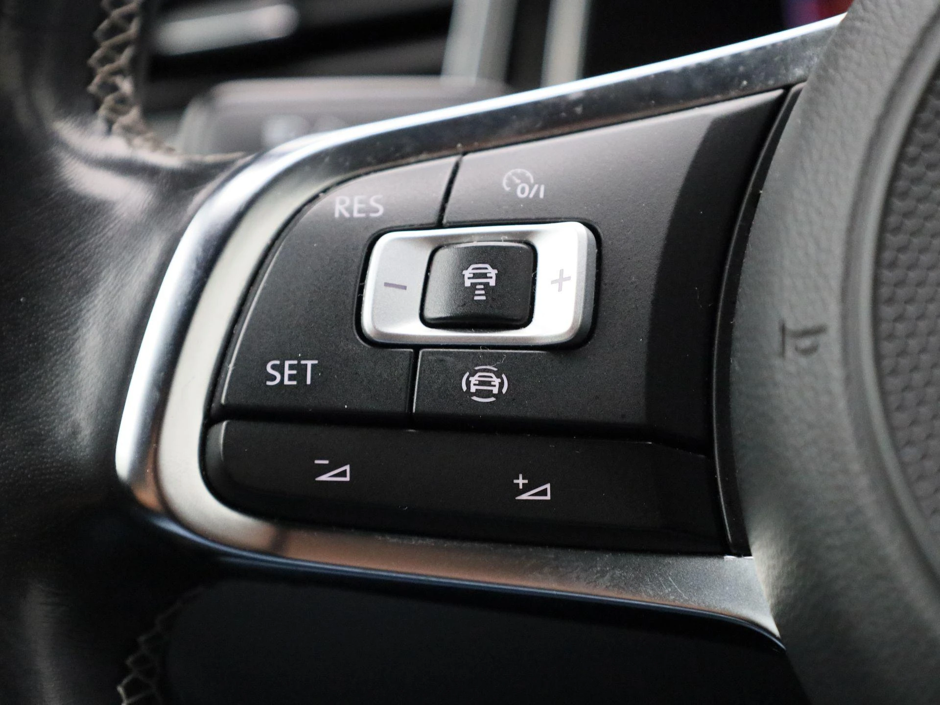 Volkswagen-T-Roc-image-18