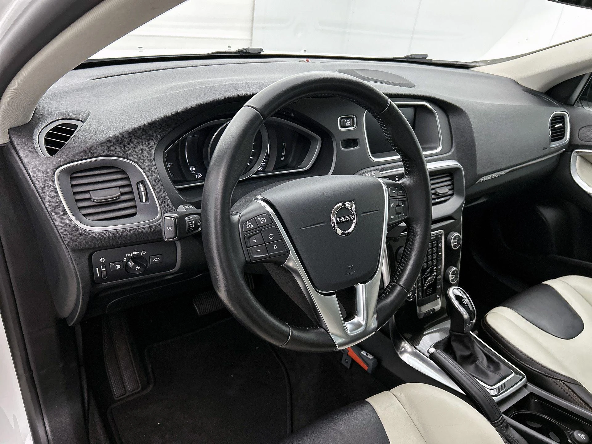 Volvo-V40-image-17