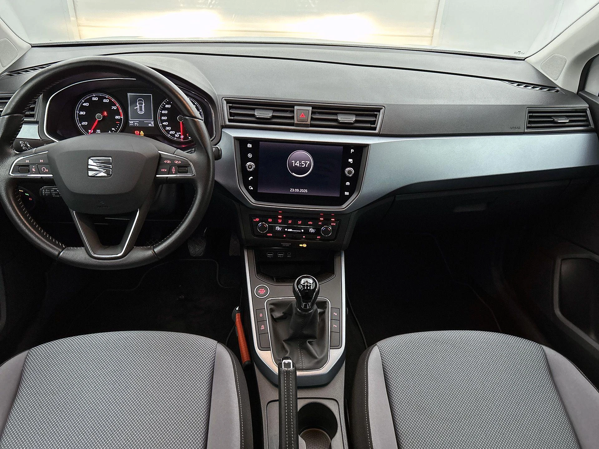 SEAT-Arona-image-19