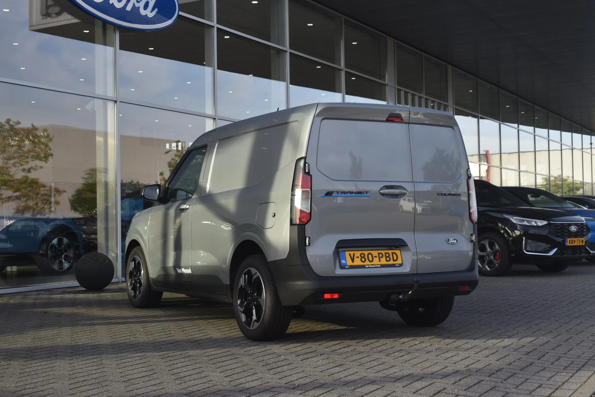 Ford-E-Transit Courier-image-6