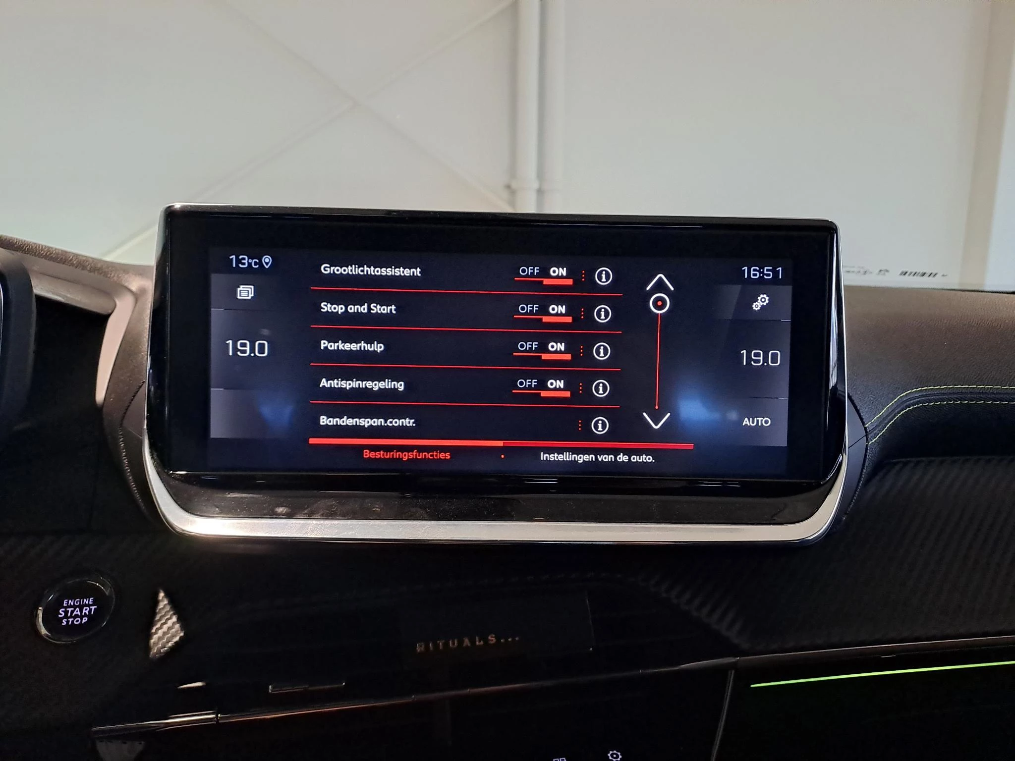 Peugeot-2008-image-25