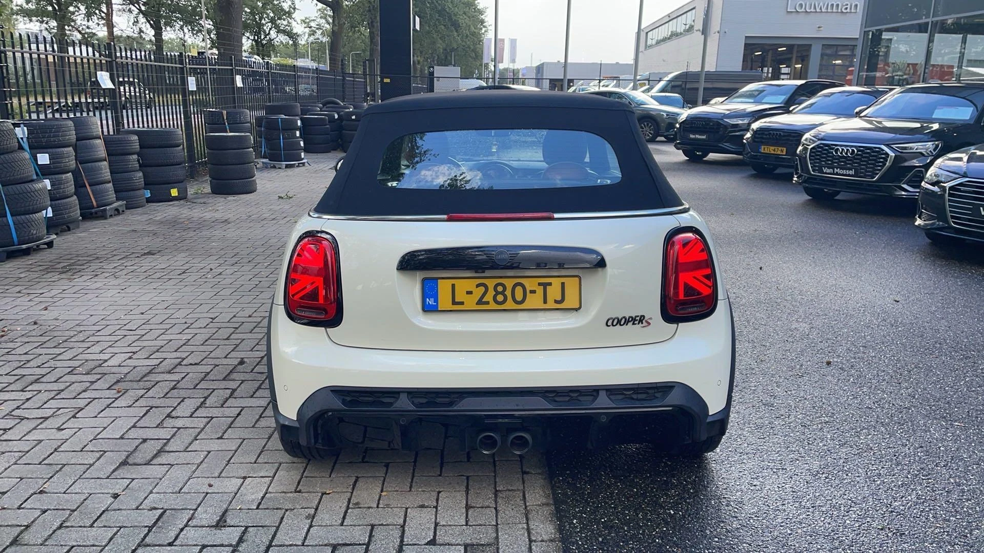 MINI-Cooper S Cabrio-image-6