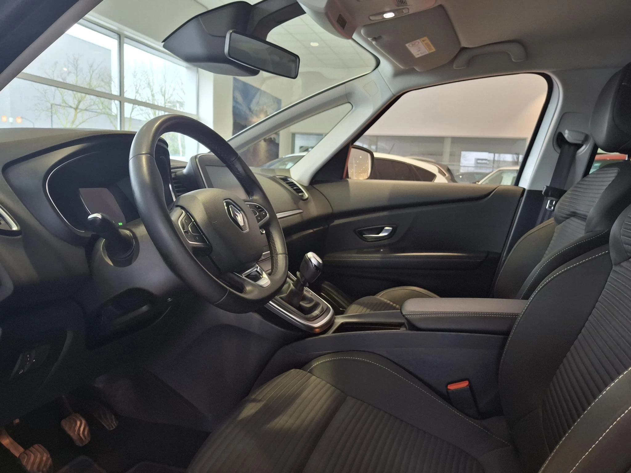 Renault-Grand Scénic-image-8