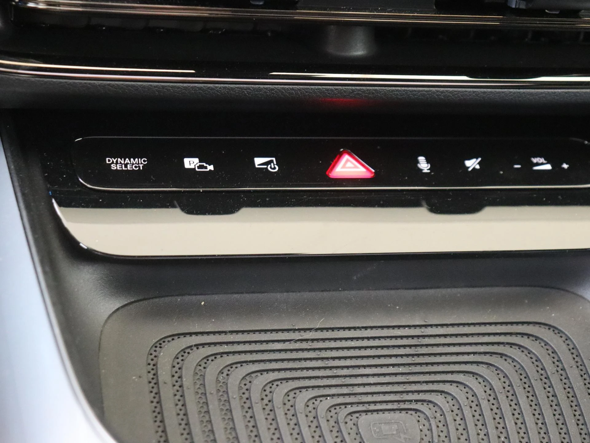 Mercedes-Benz-CLA-image-19