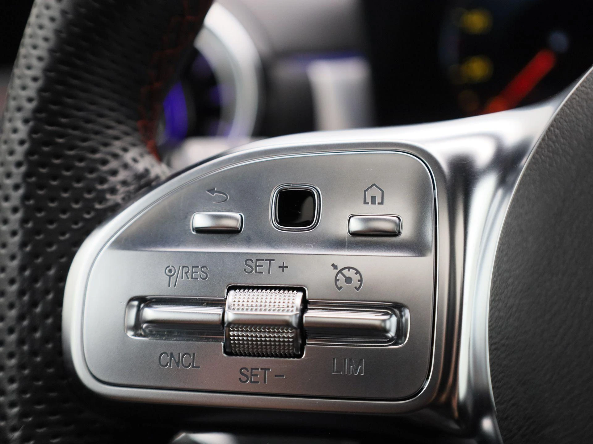 Mercedes-Benz-CLA-image-17