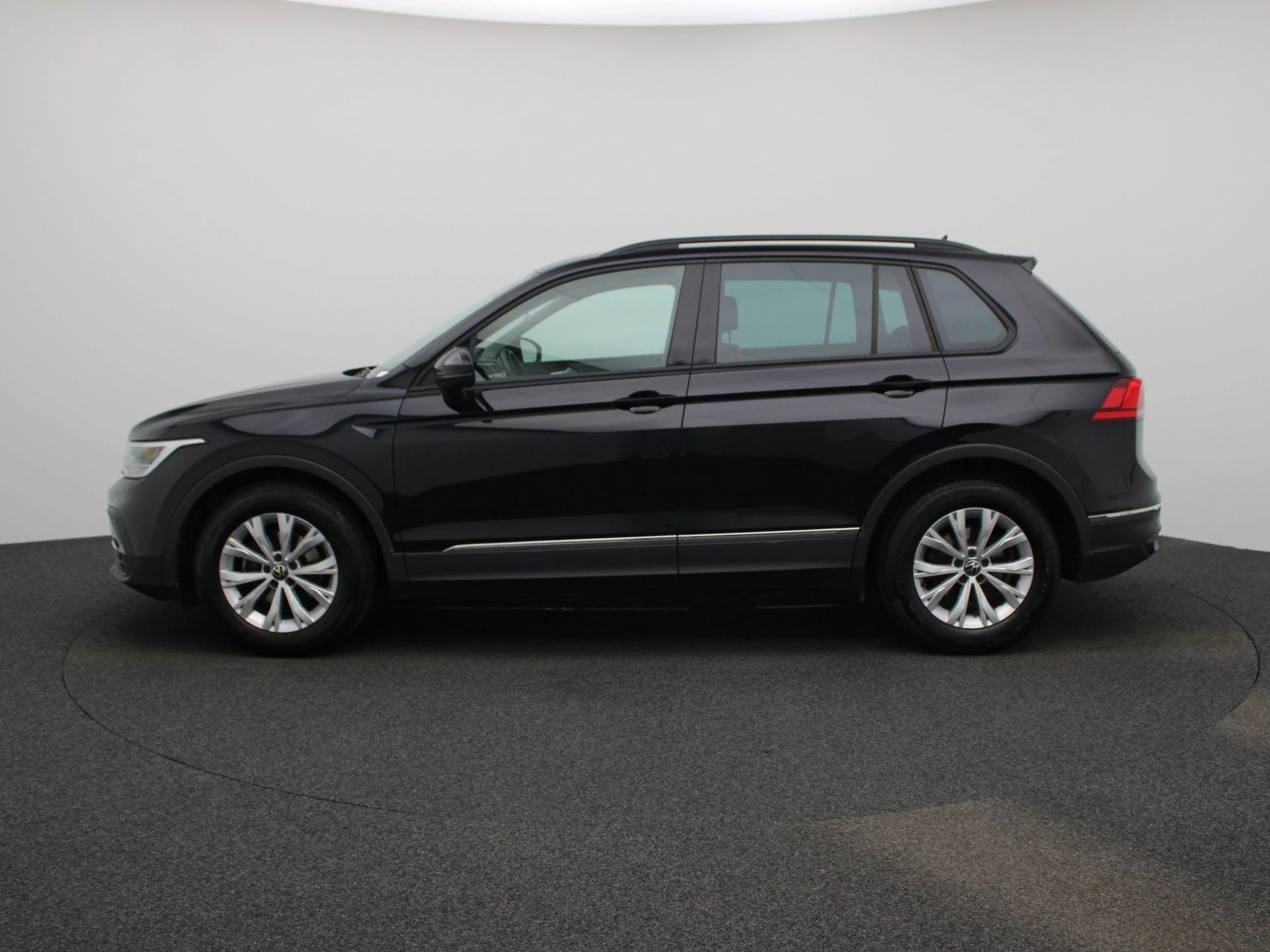Volkswagen-Tiguan-image-3