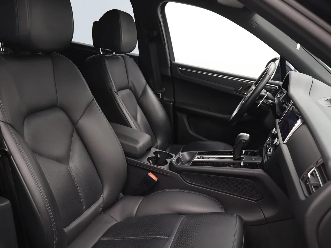 Porsche-Macan-image-11