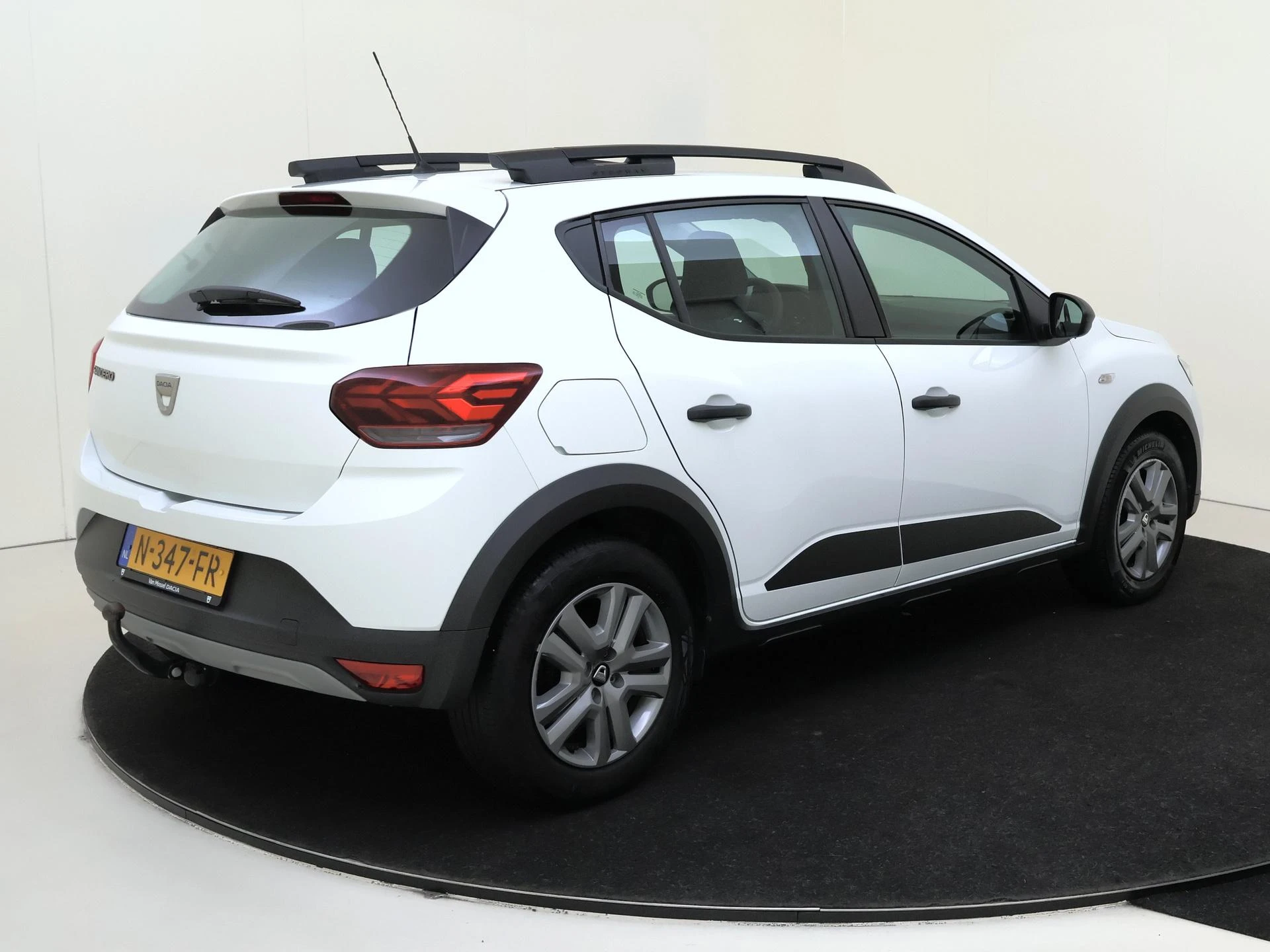 Dacia-Sandero Stepway-image-3