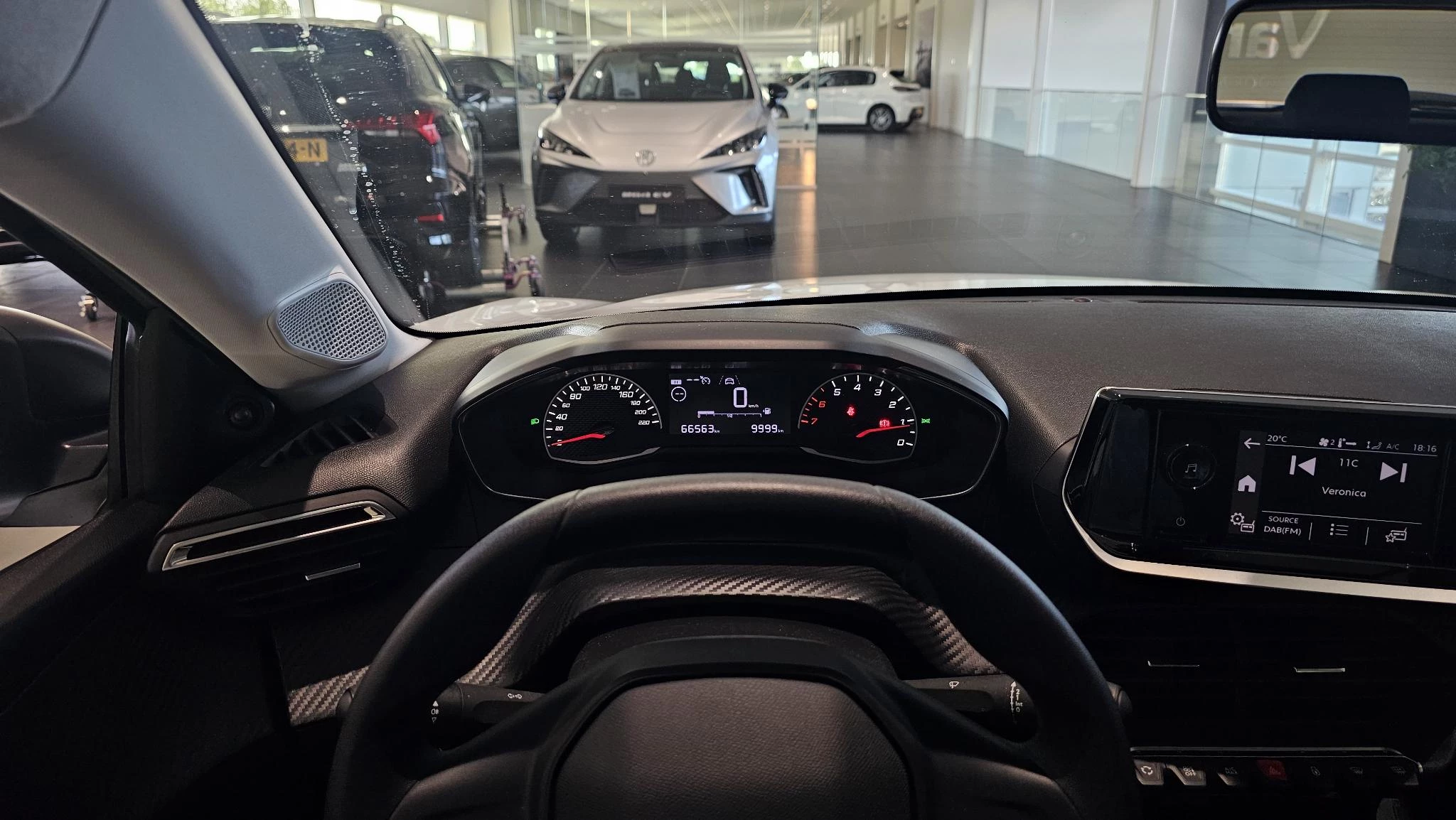 Peugeot-208-image-13